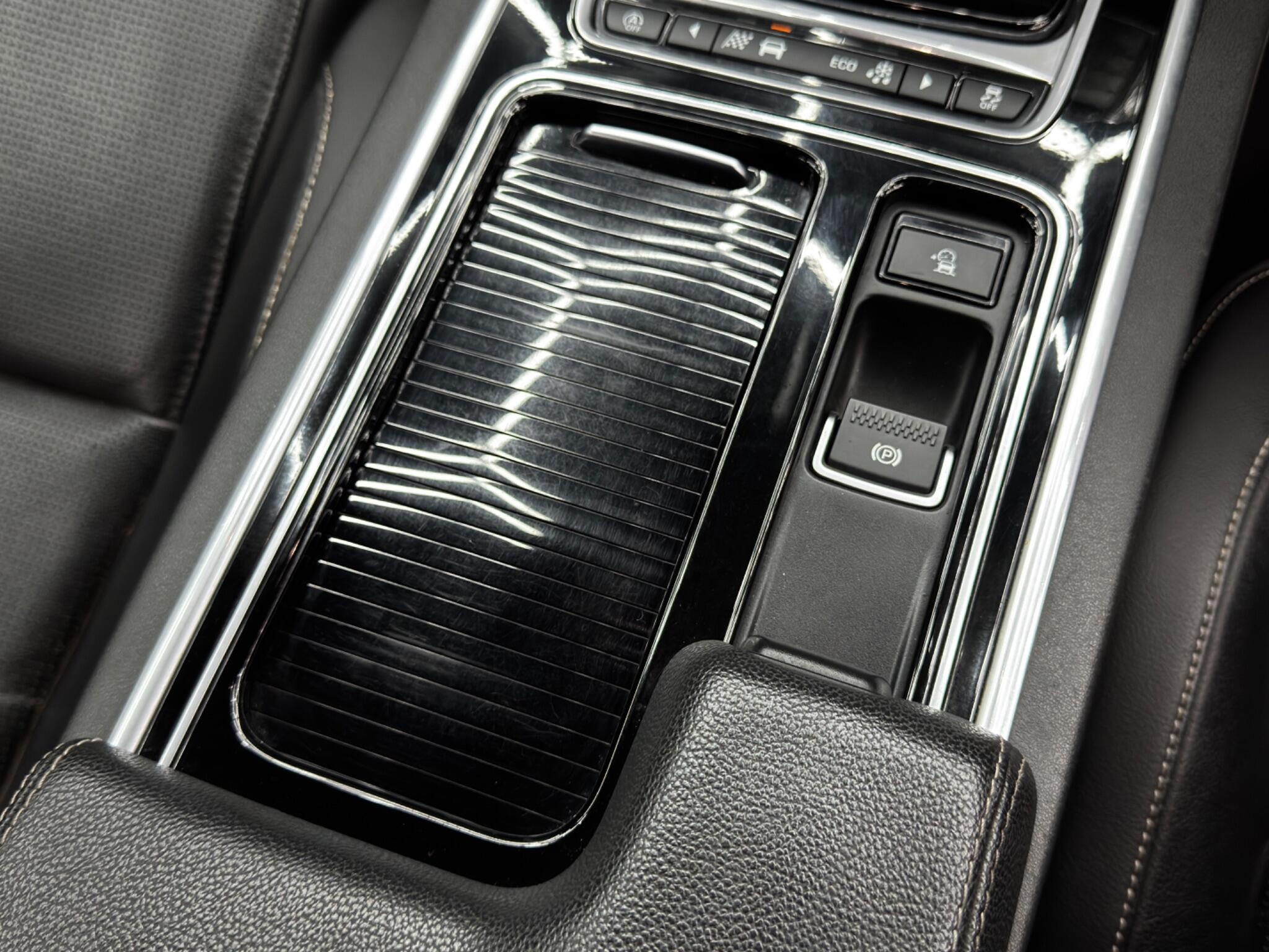 Jaguar XE view 24