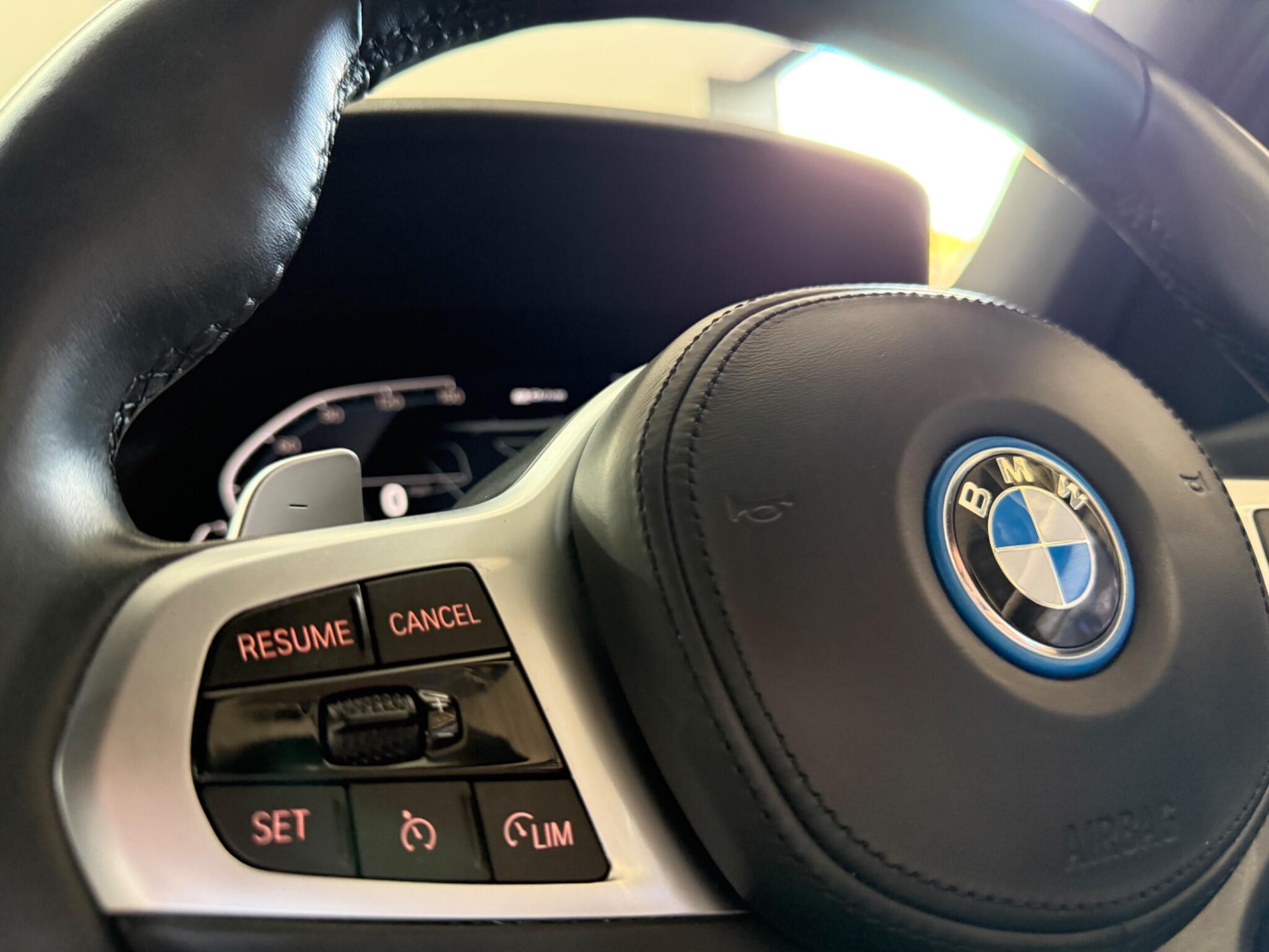 BMW 3 Series view 18