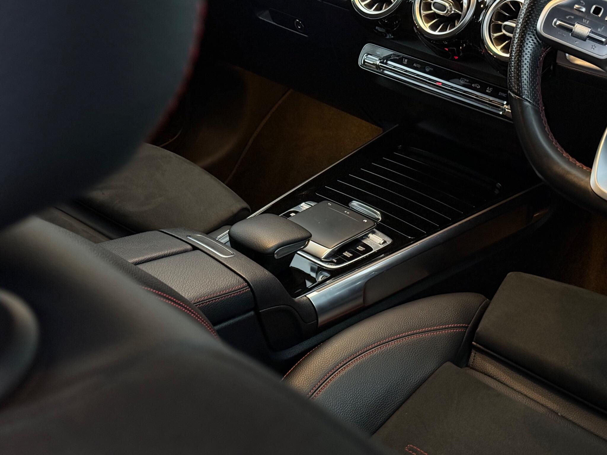 Mercedes-Benz GLB view 25