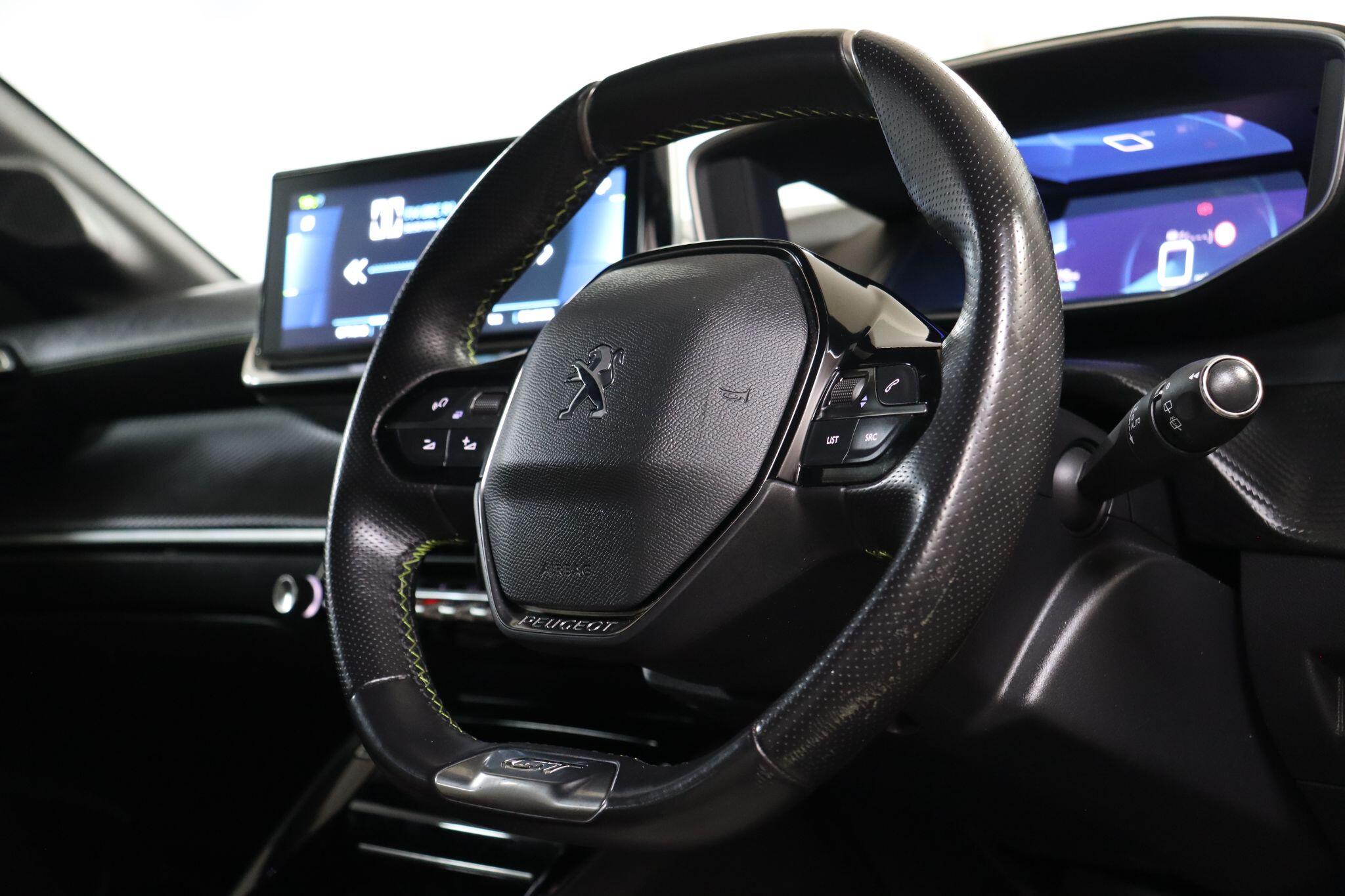 Peugeot E-208 view 13