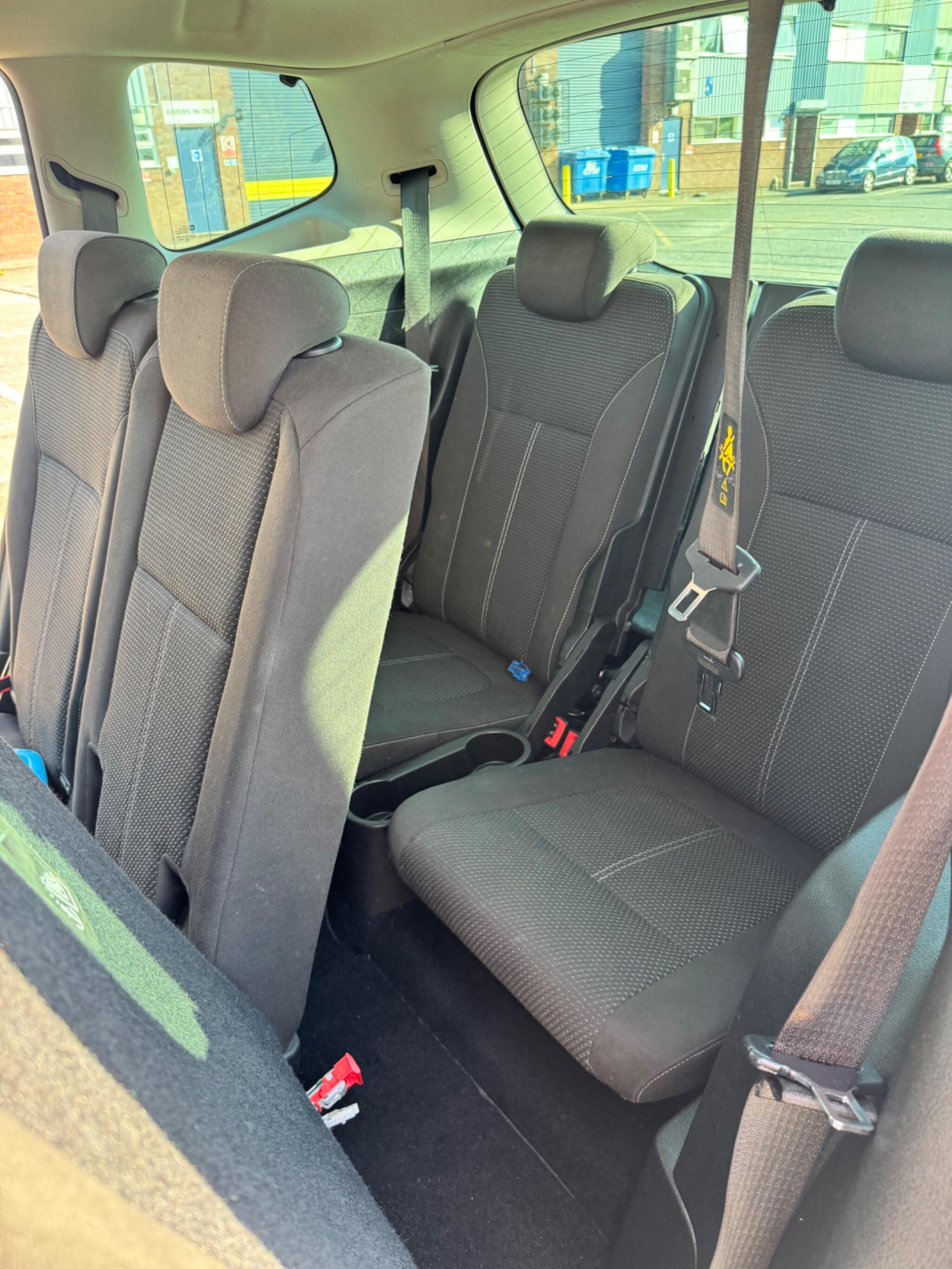 Vauxhall Zafira Tourer view 32