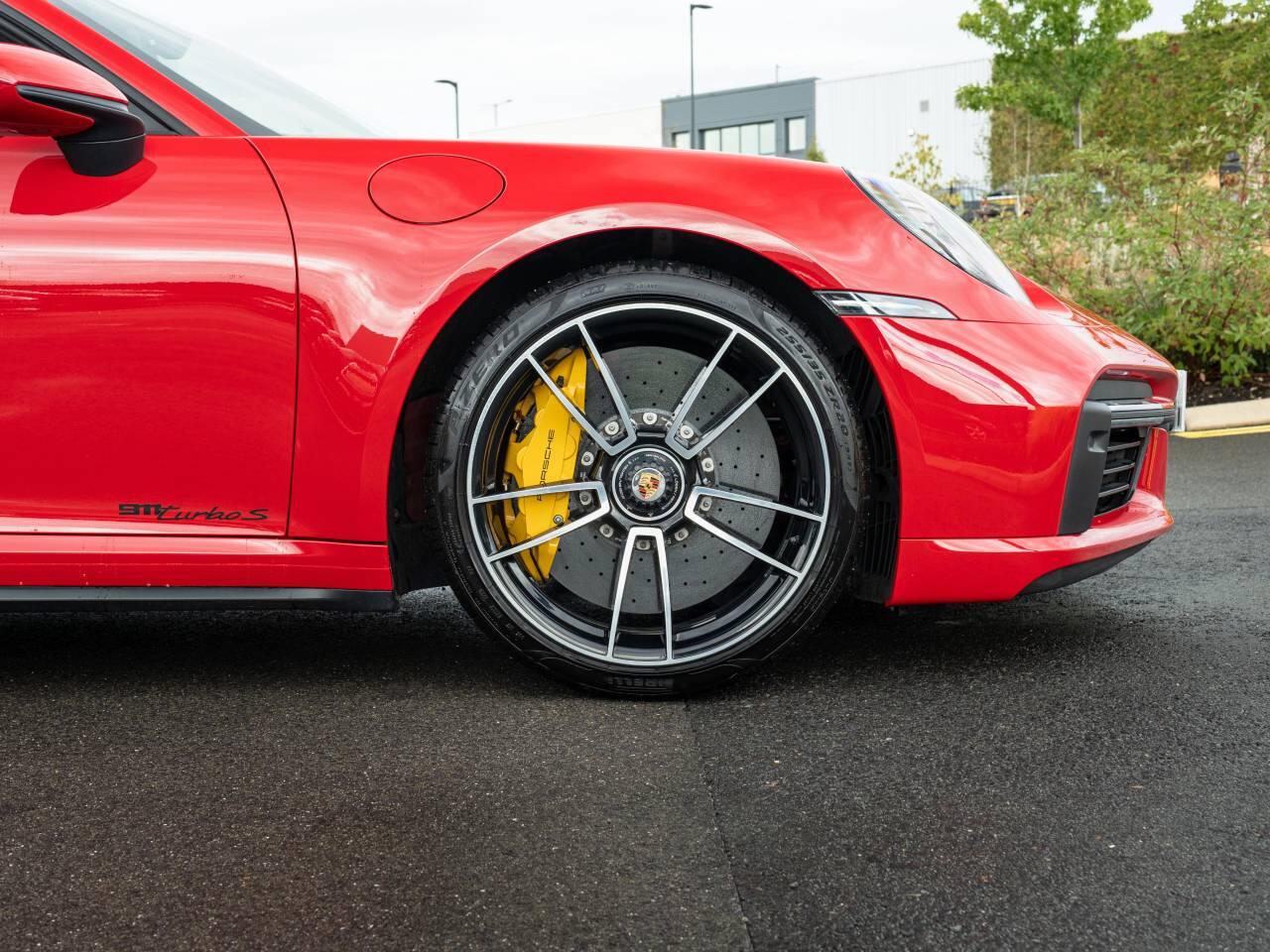 Porsche 911 view 15
