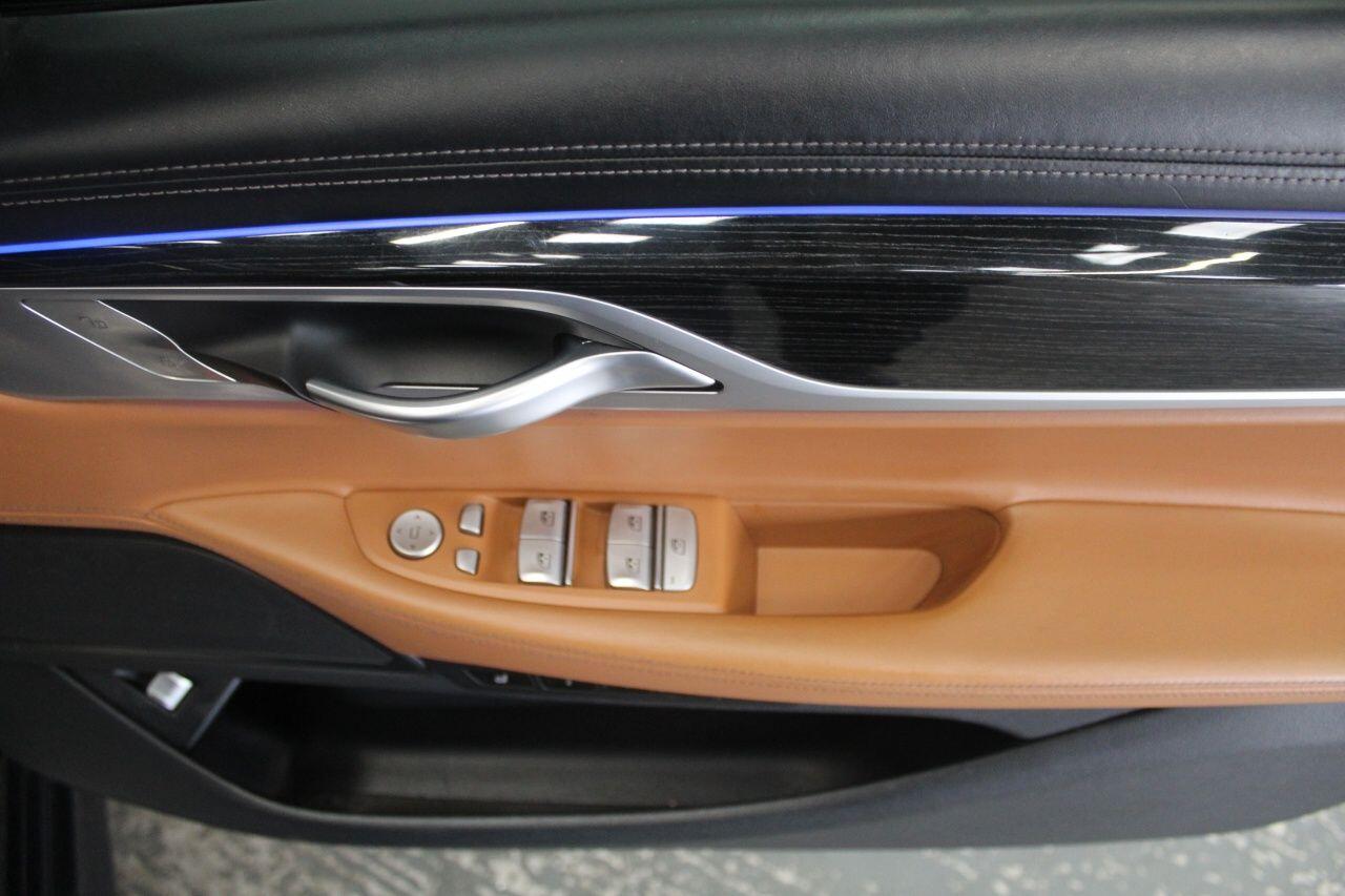 BMW 7 Series view 56