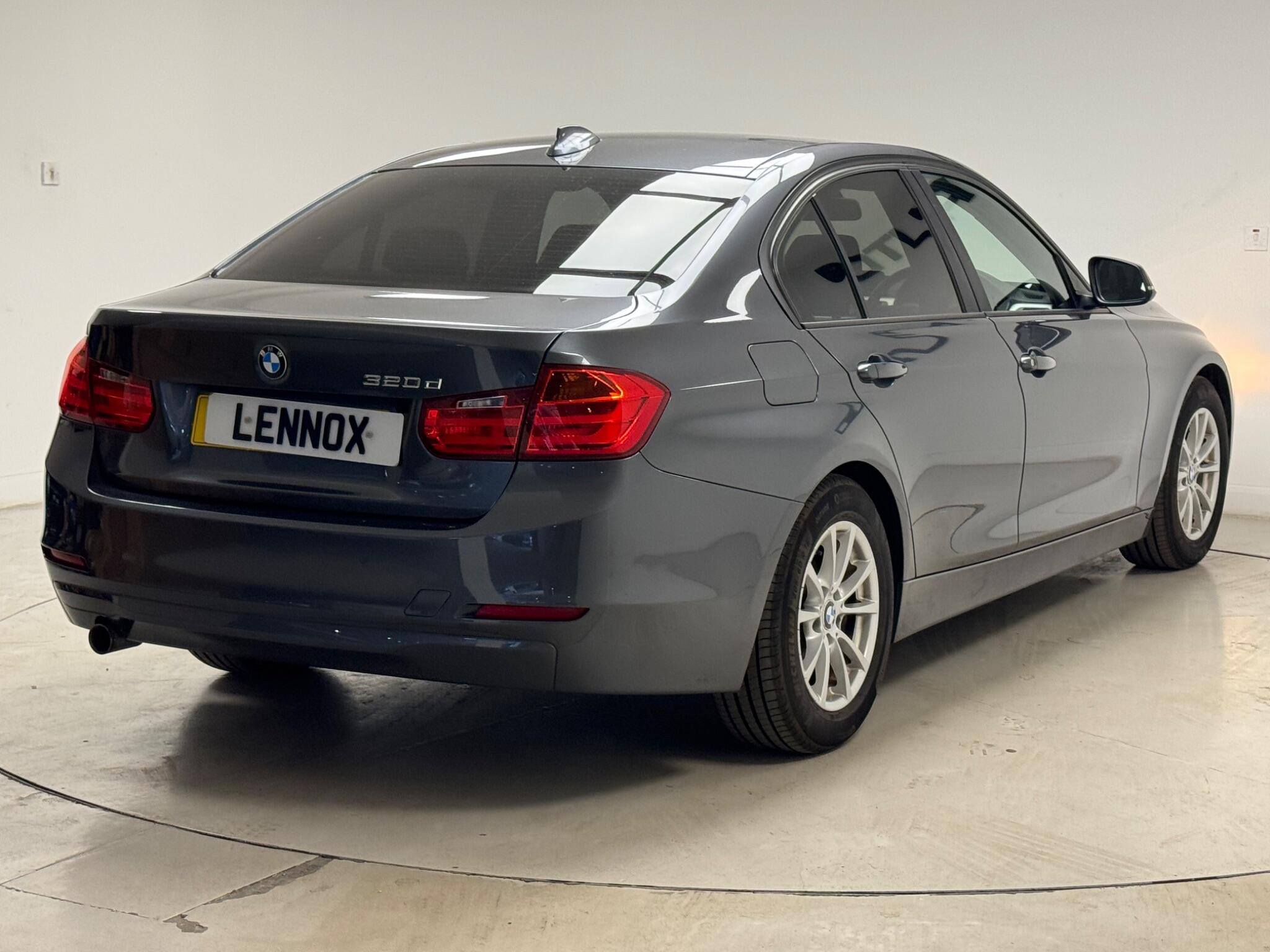 BMW 3 Series view 7