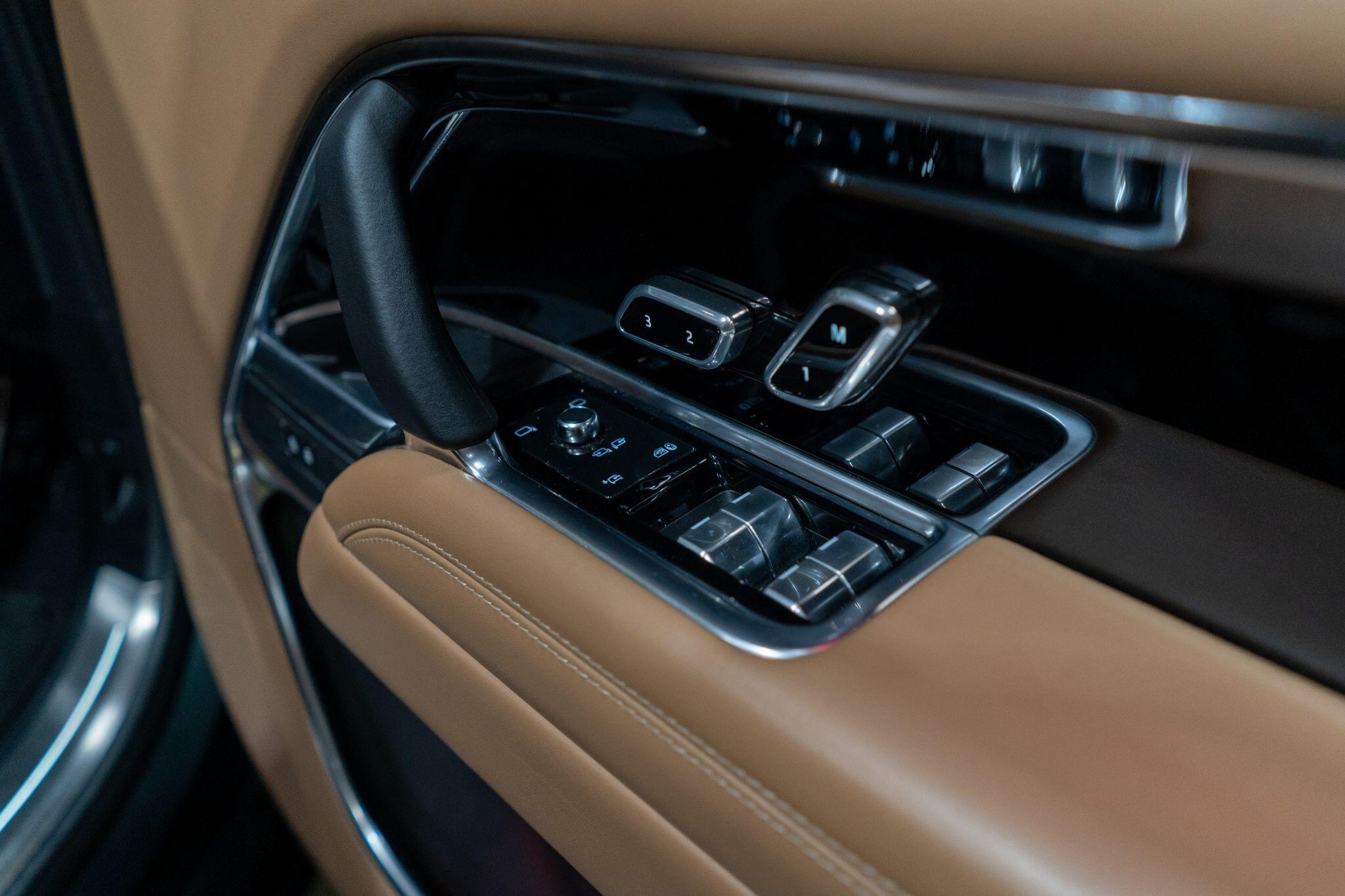 Land Rover Range Rover view 46
