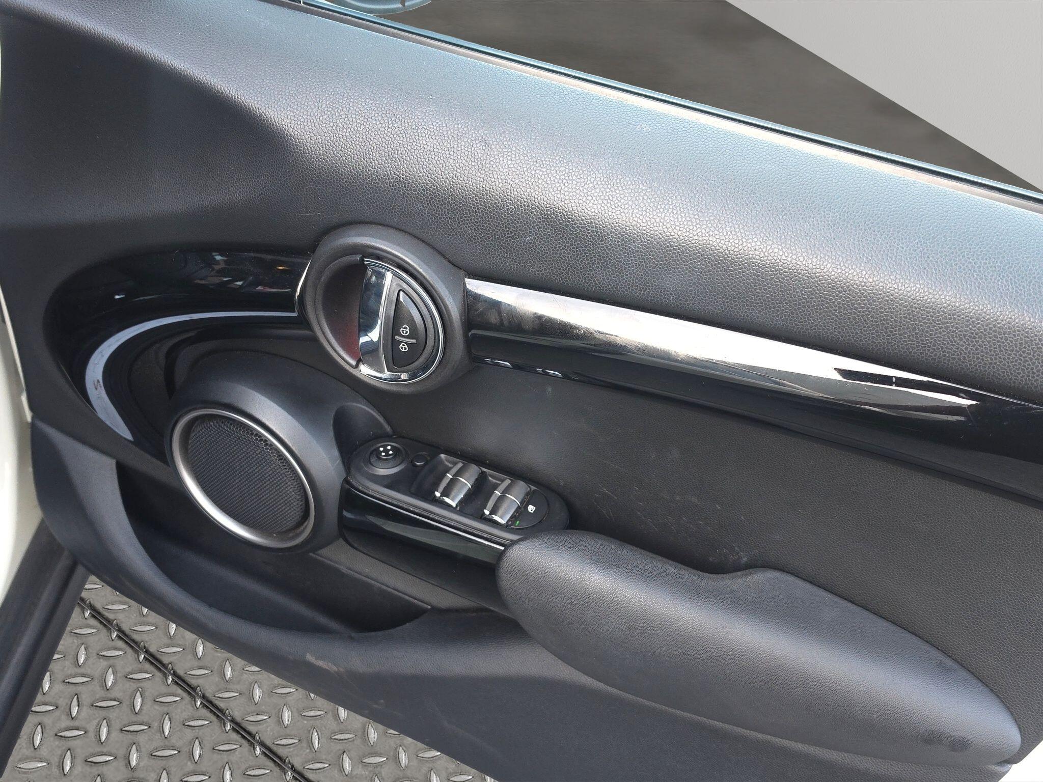Mini Cooper view 14