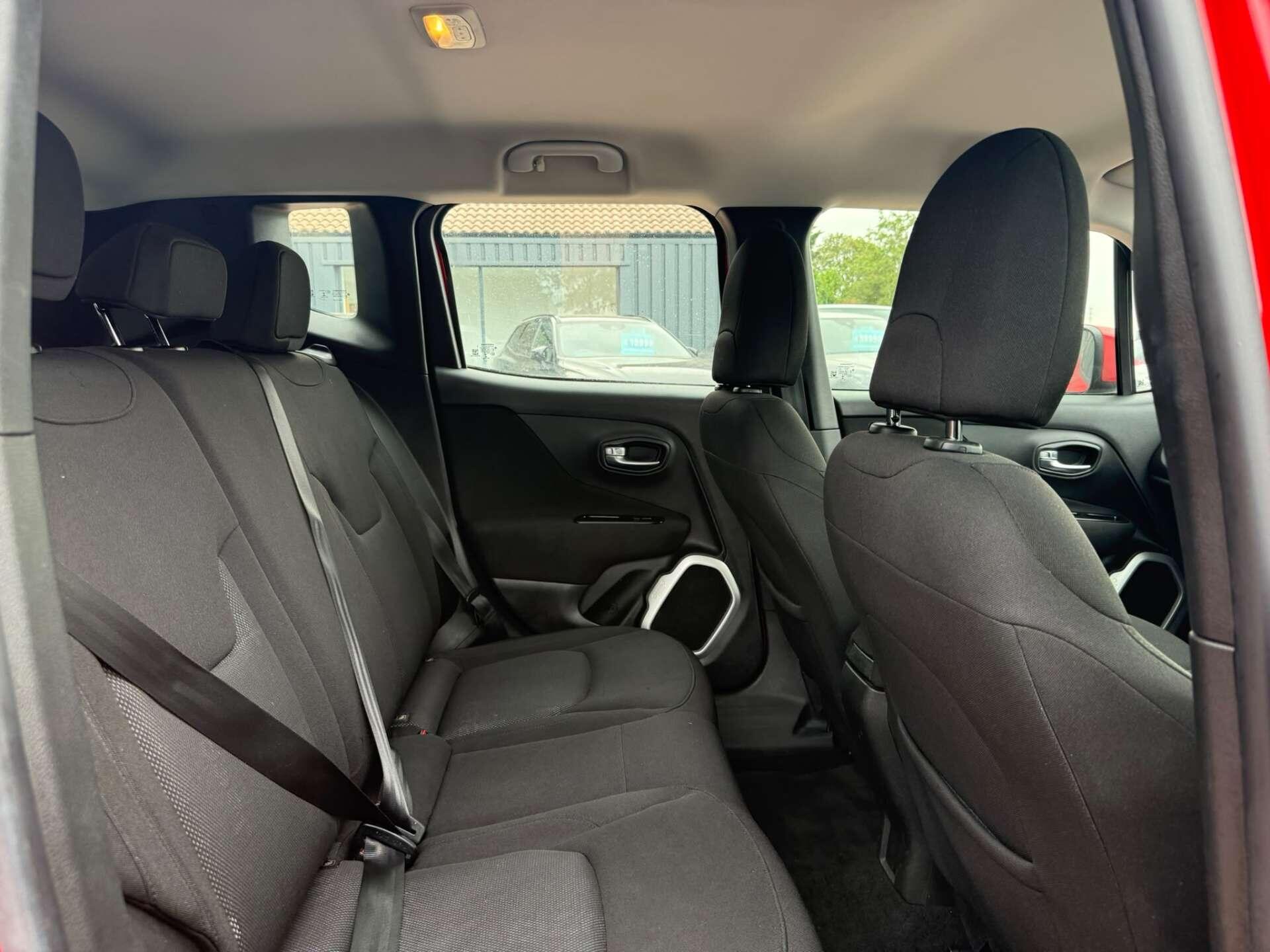 Jeep Renegade view 30