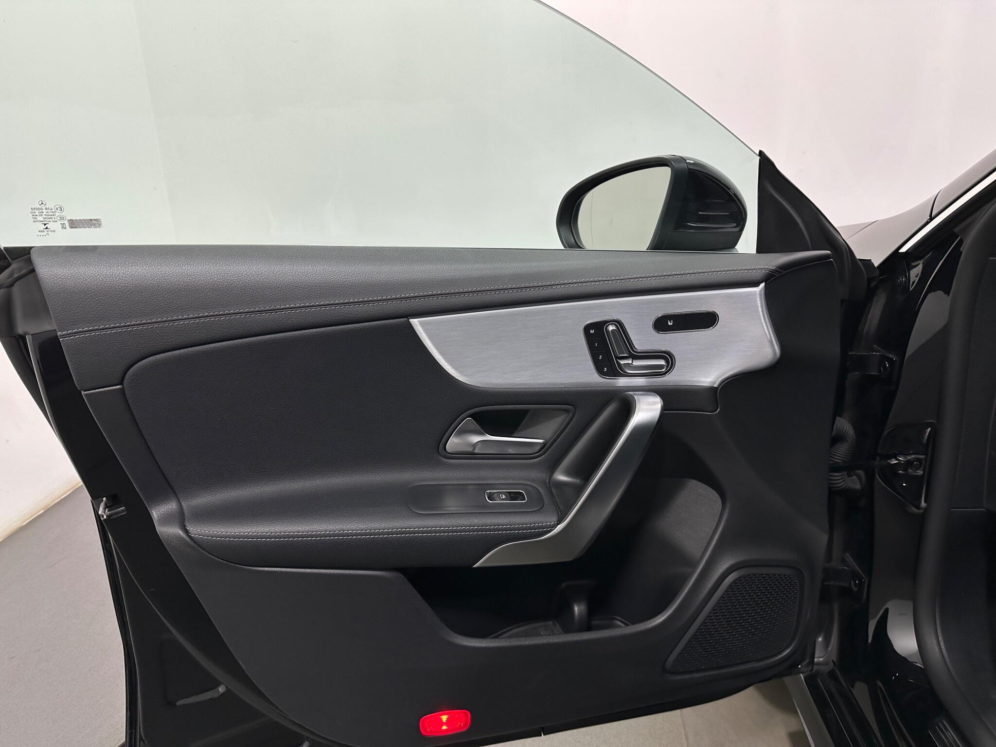 Mercedes-Benz Cla view 39