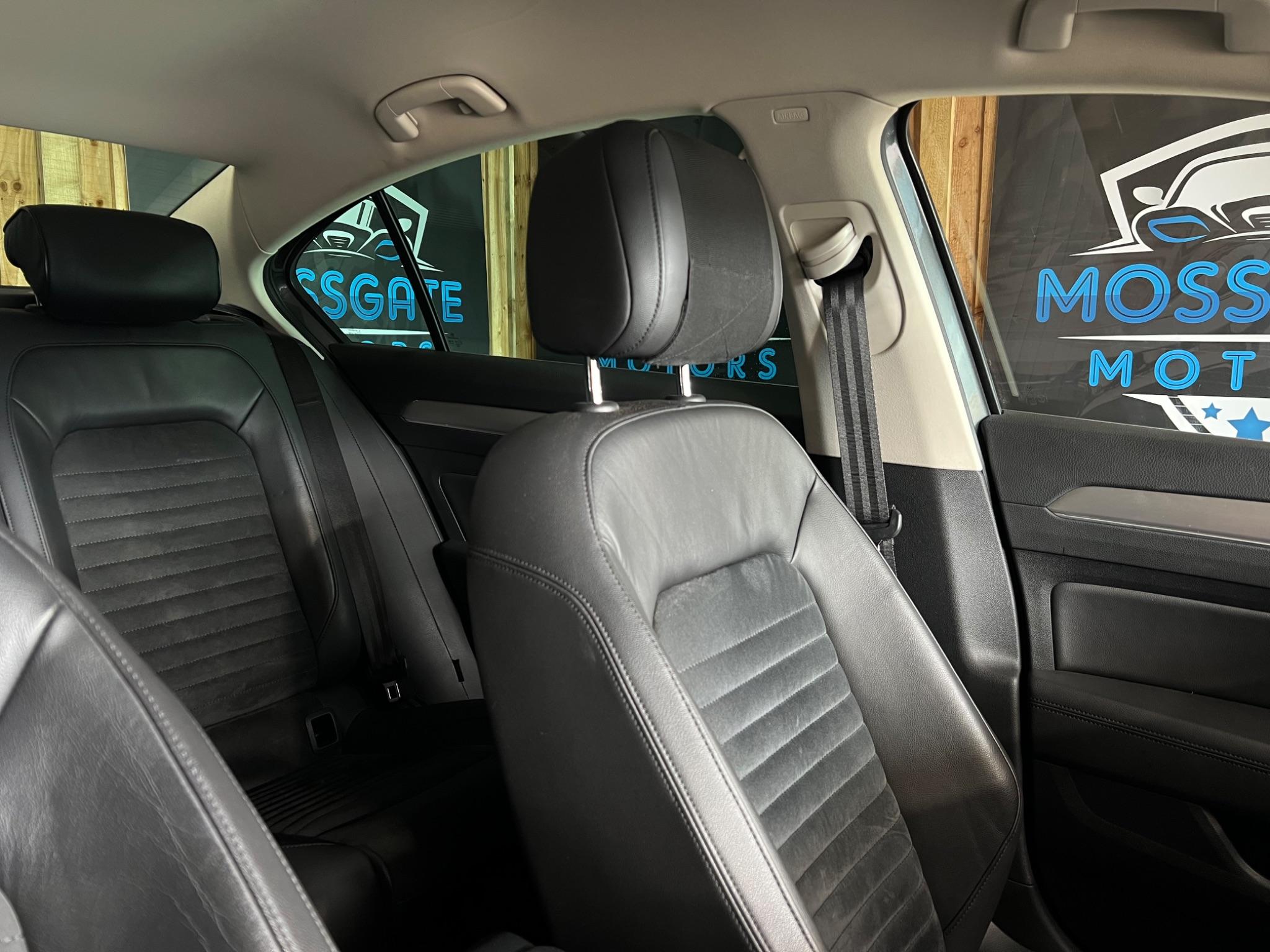 Volkswagen Passat view 32