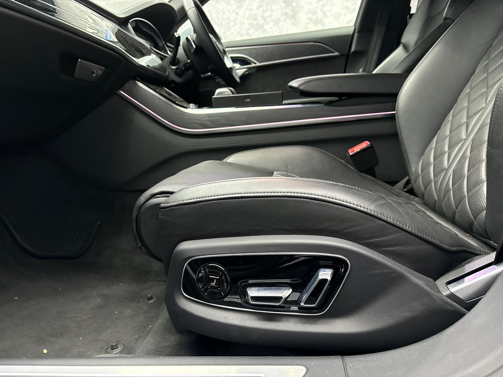 Audi A8 view 35