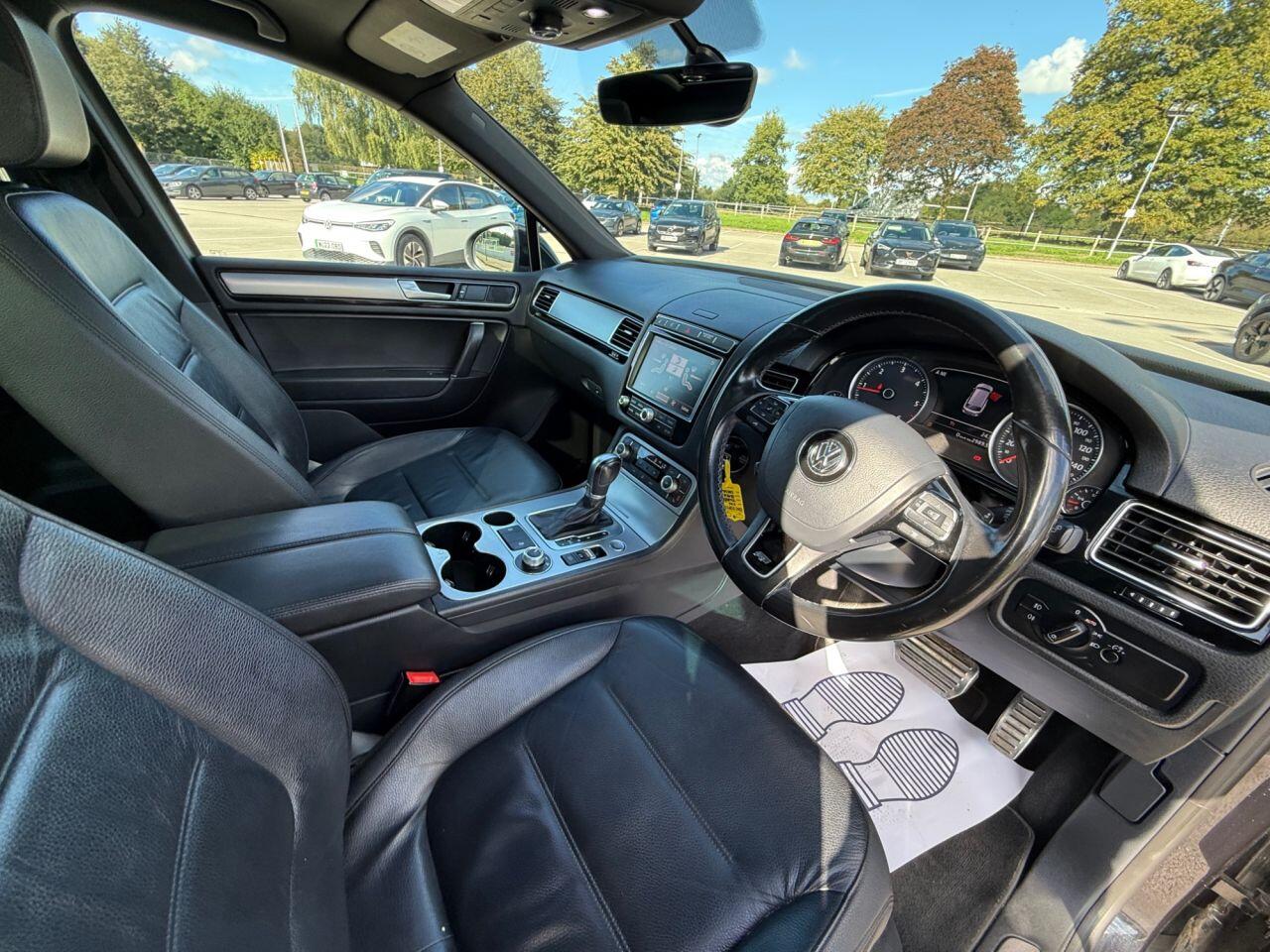 Volkswagen Touareg view 65