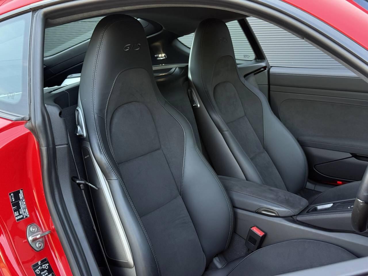 Porsche Cayman view 18