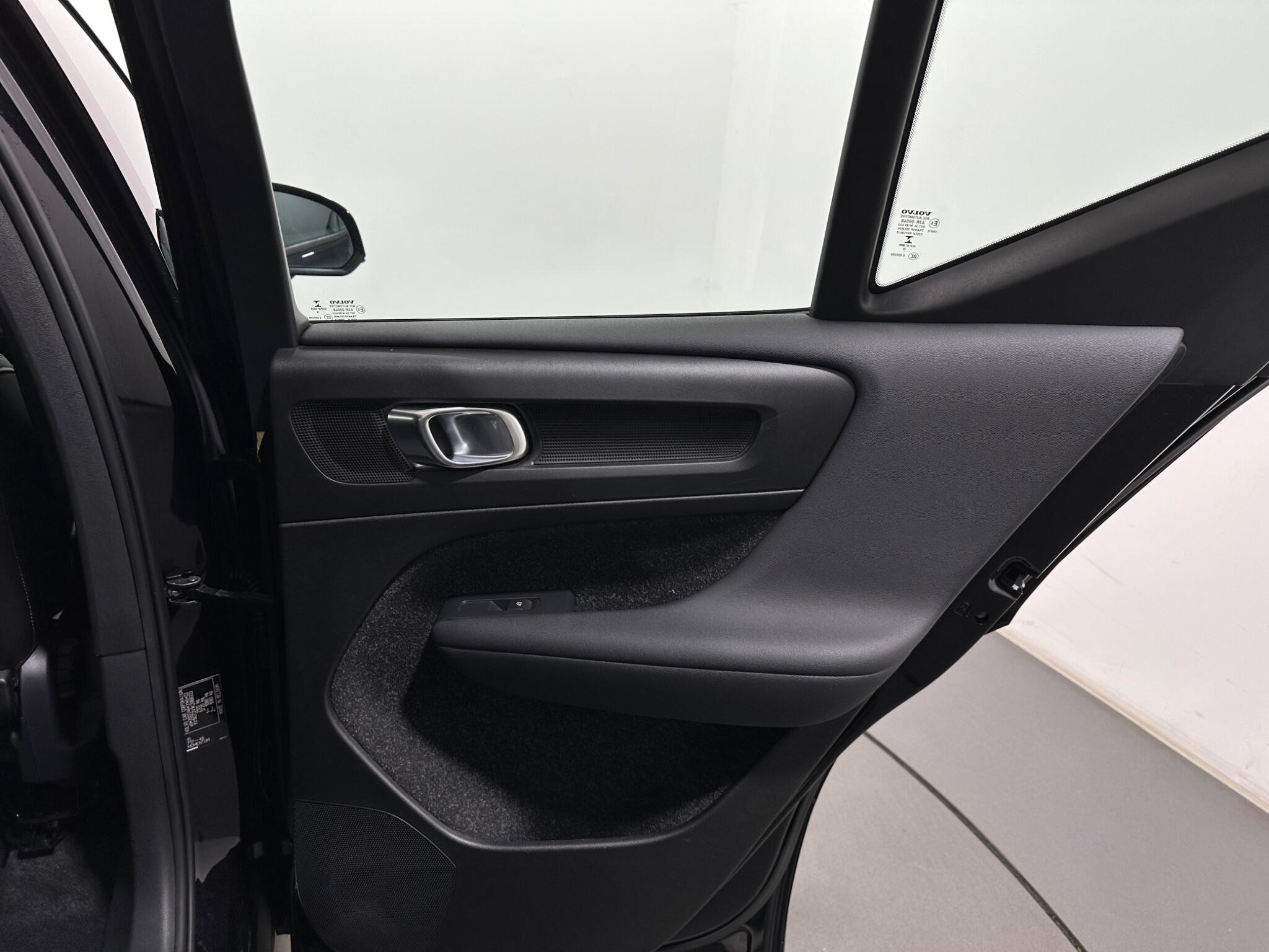 Volvo XC40 view 40
