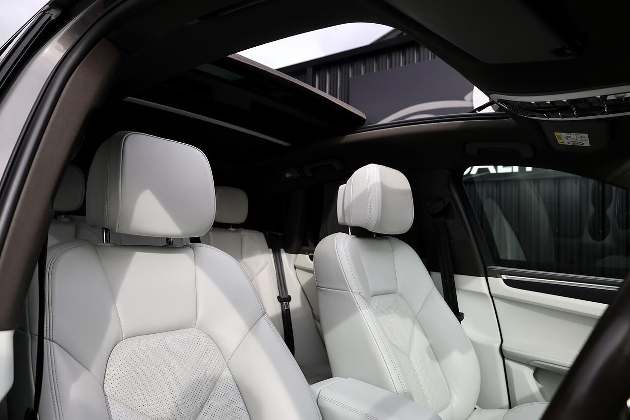 Porsche Macan view 10