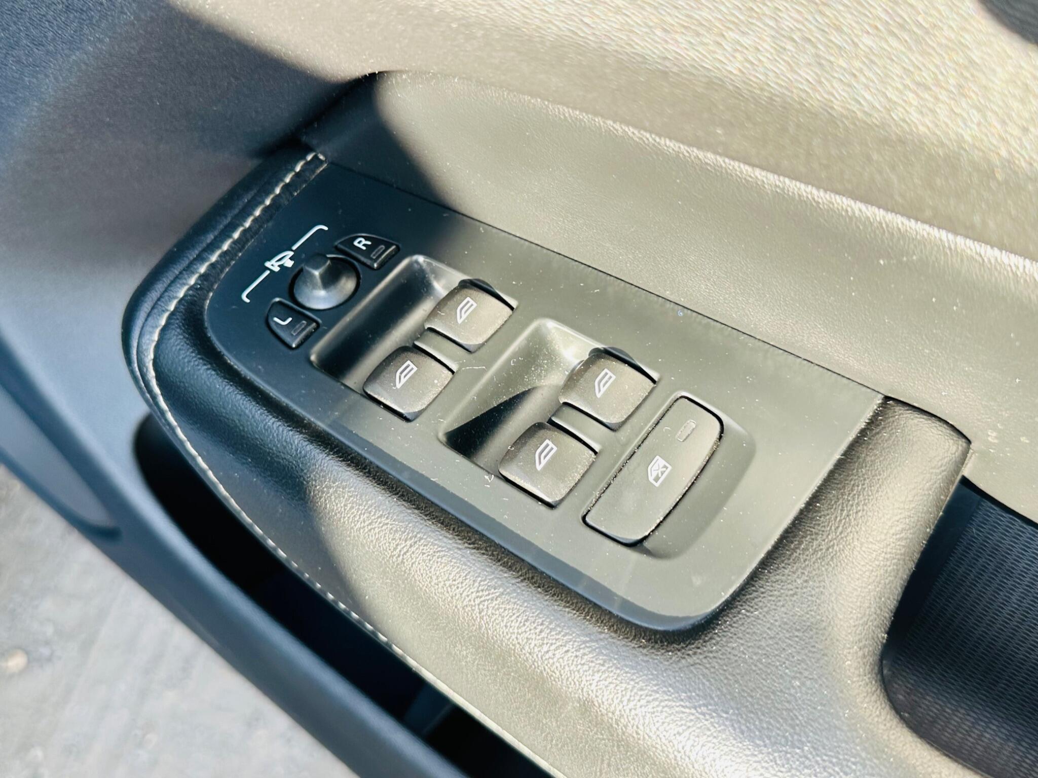 Volvo XC60 view 19