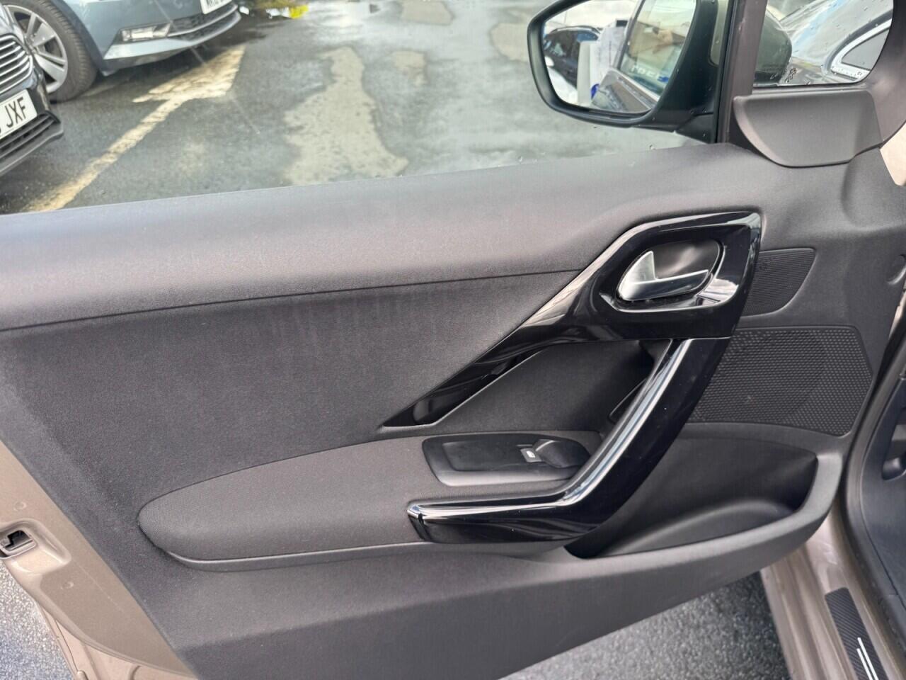 Peugeot 208 view 51