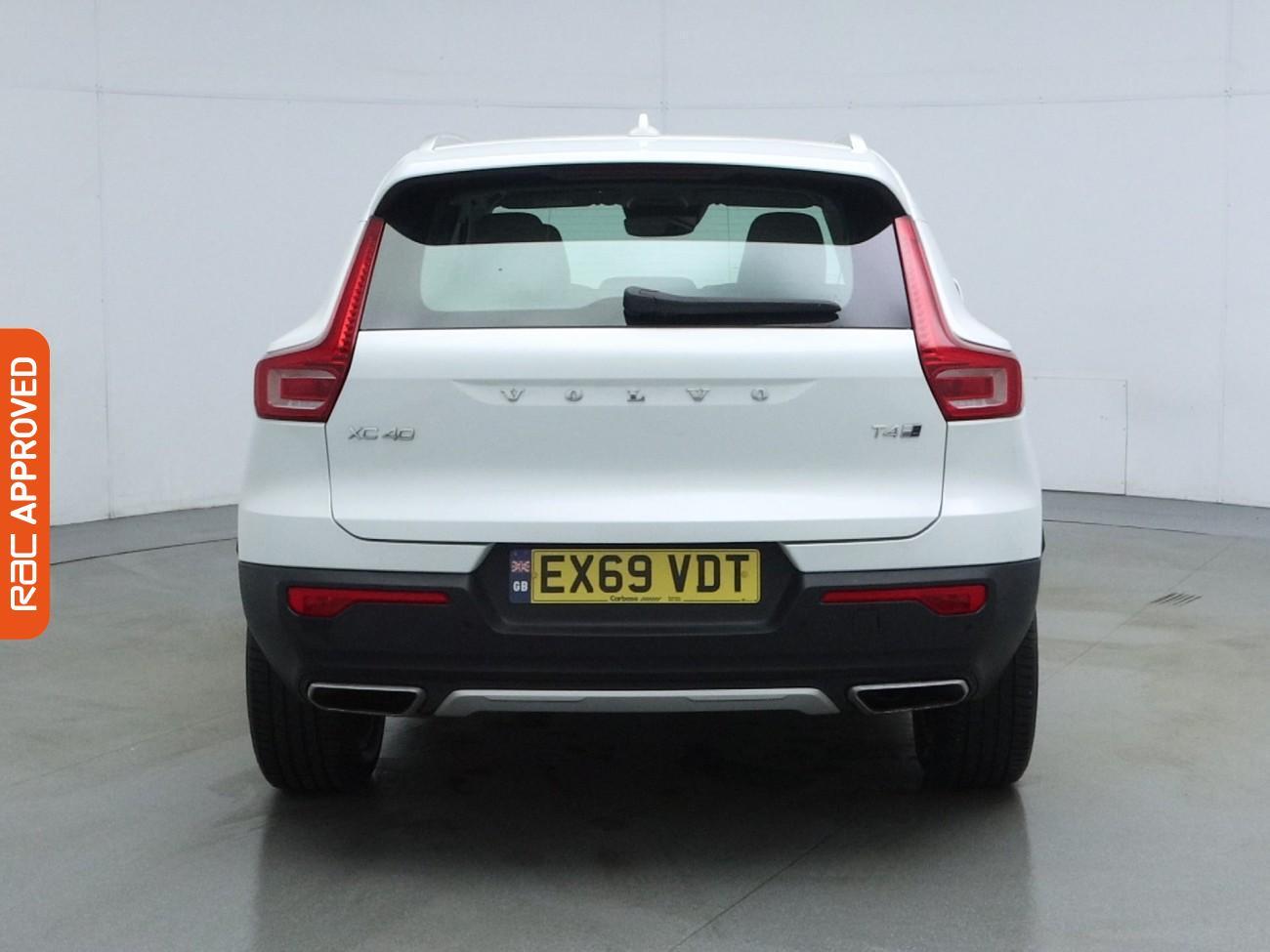 Volvo XC40 view 8