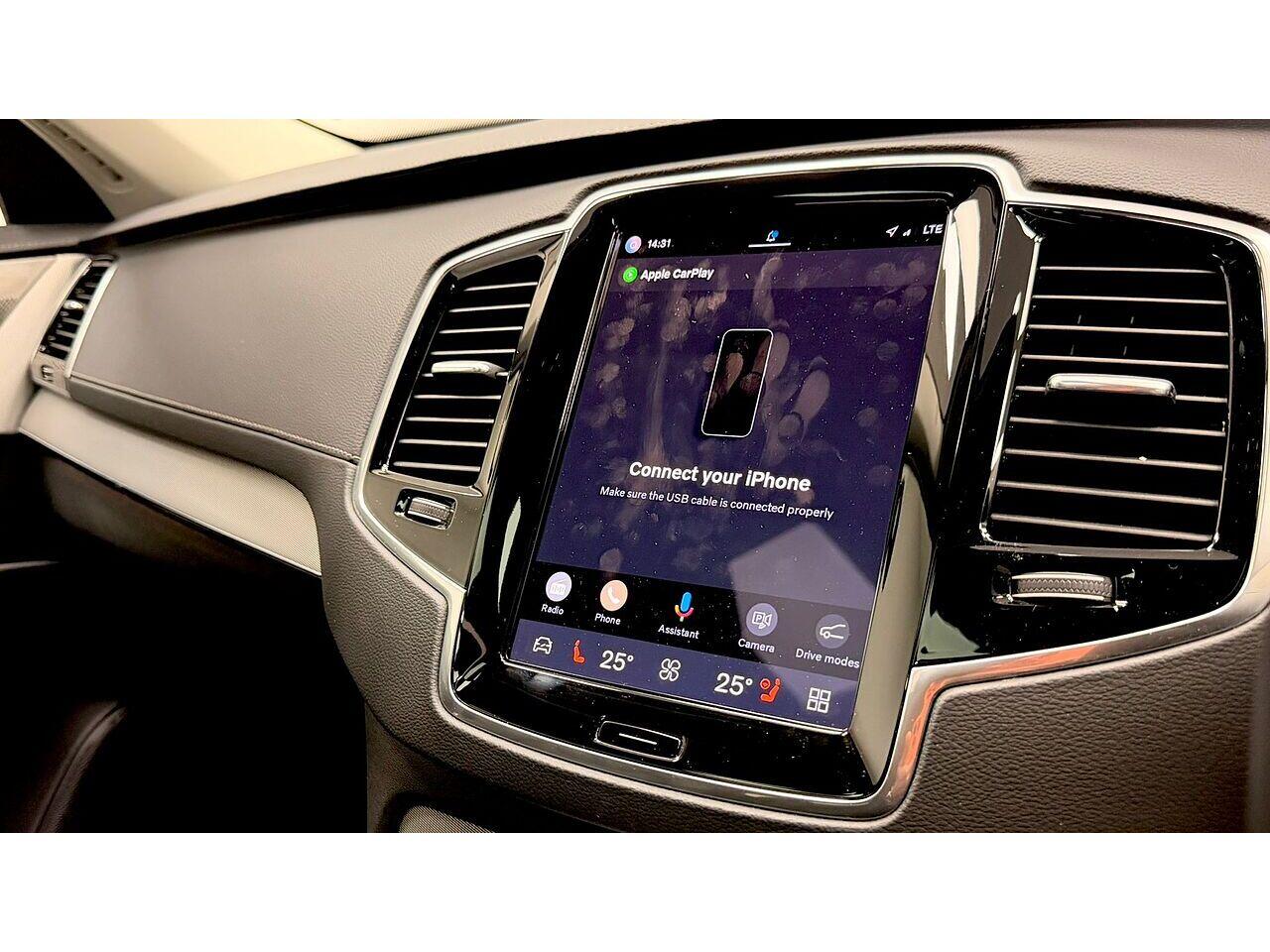 Volvo XC90 view 36