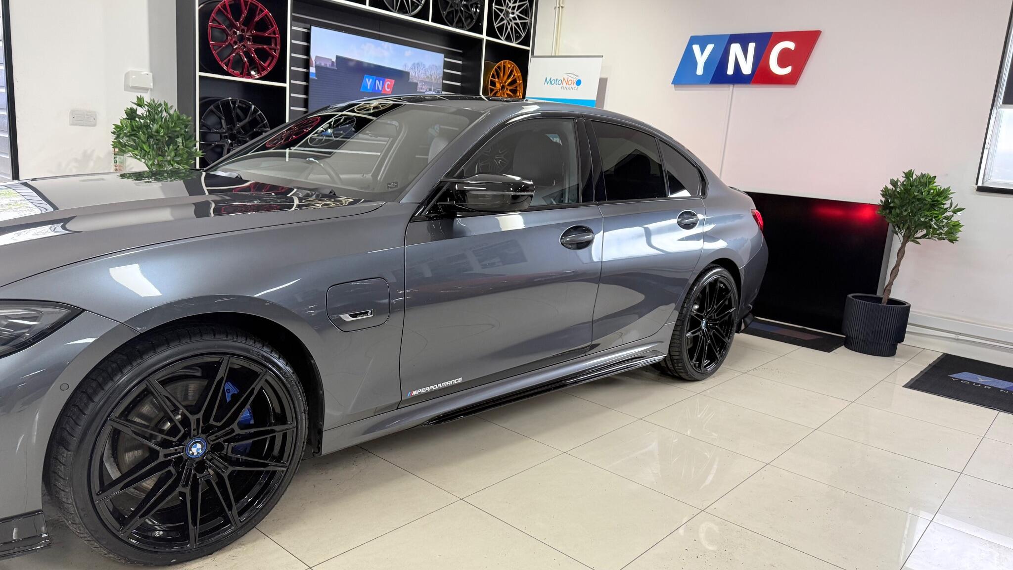 BMW 3 Series view 25