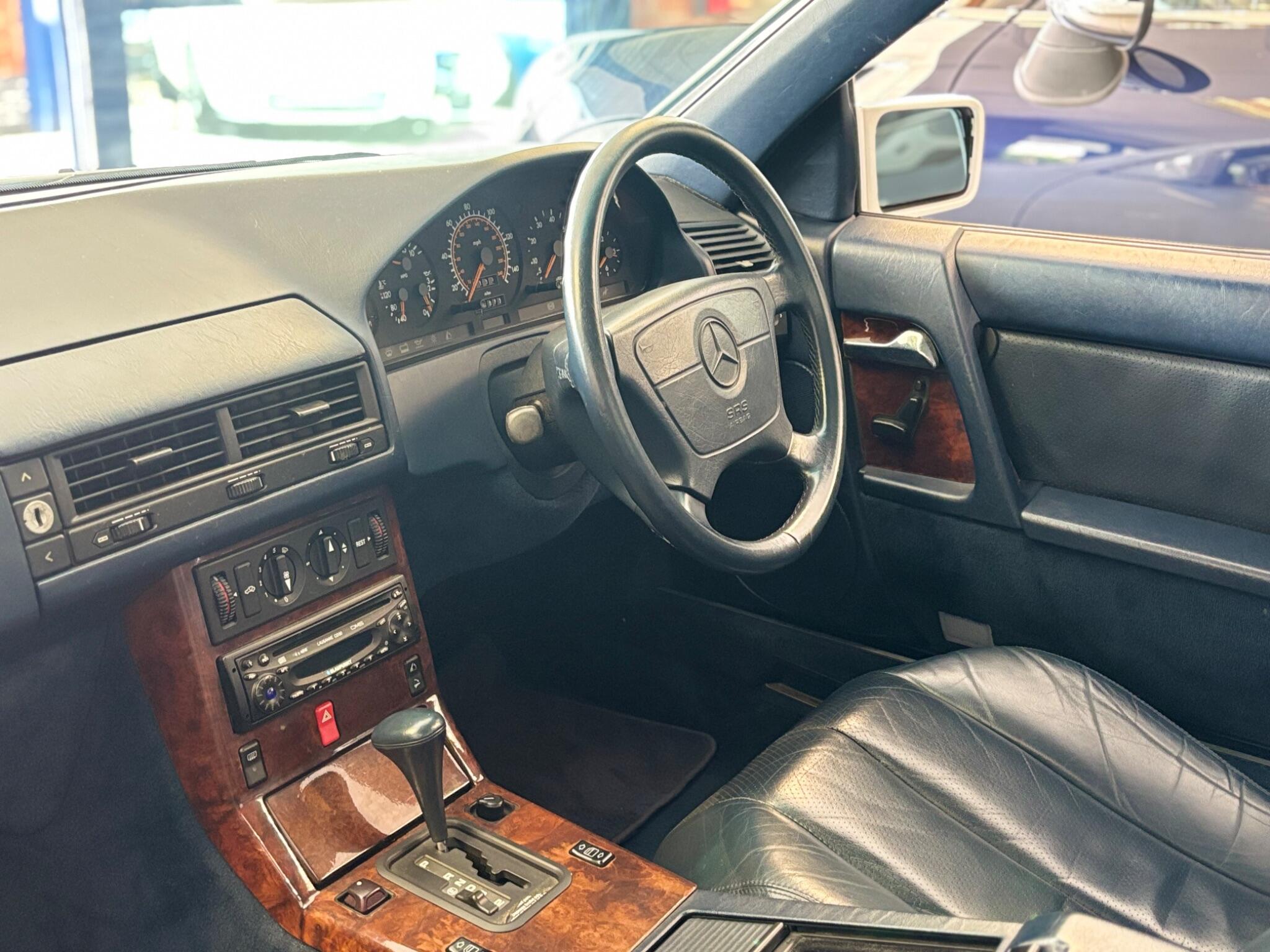 Mercedes-Benz 300 view 13
