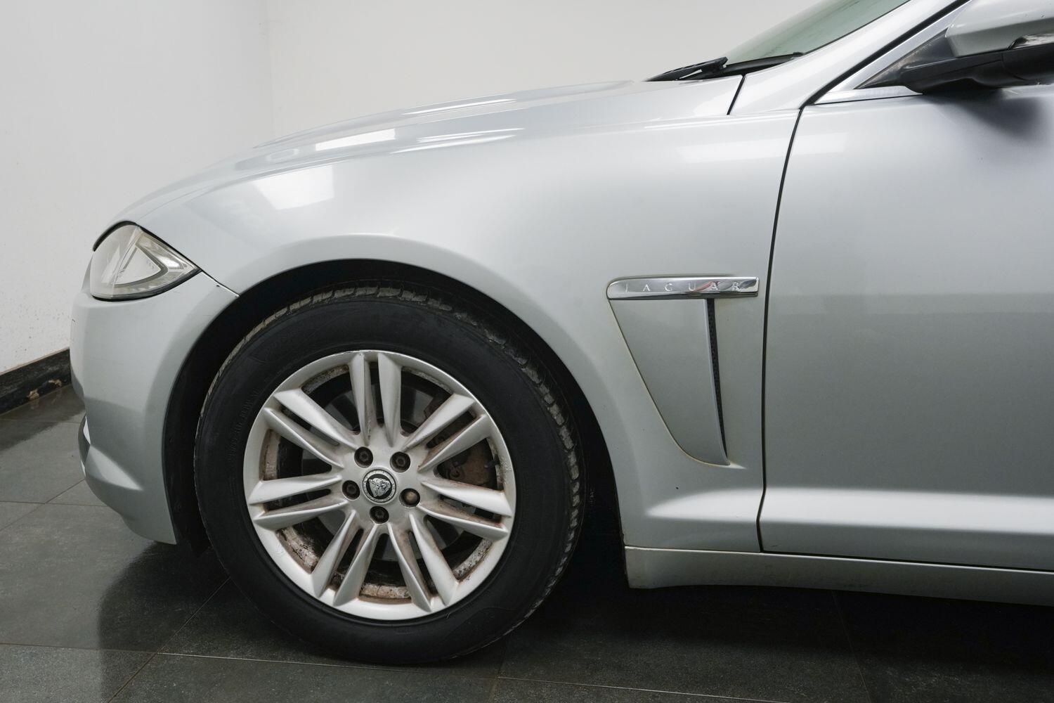Jaguar XF view 5