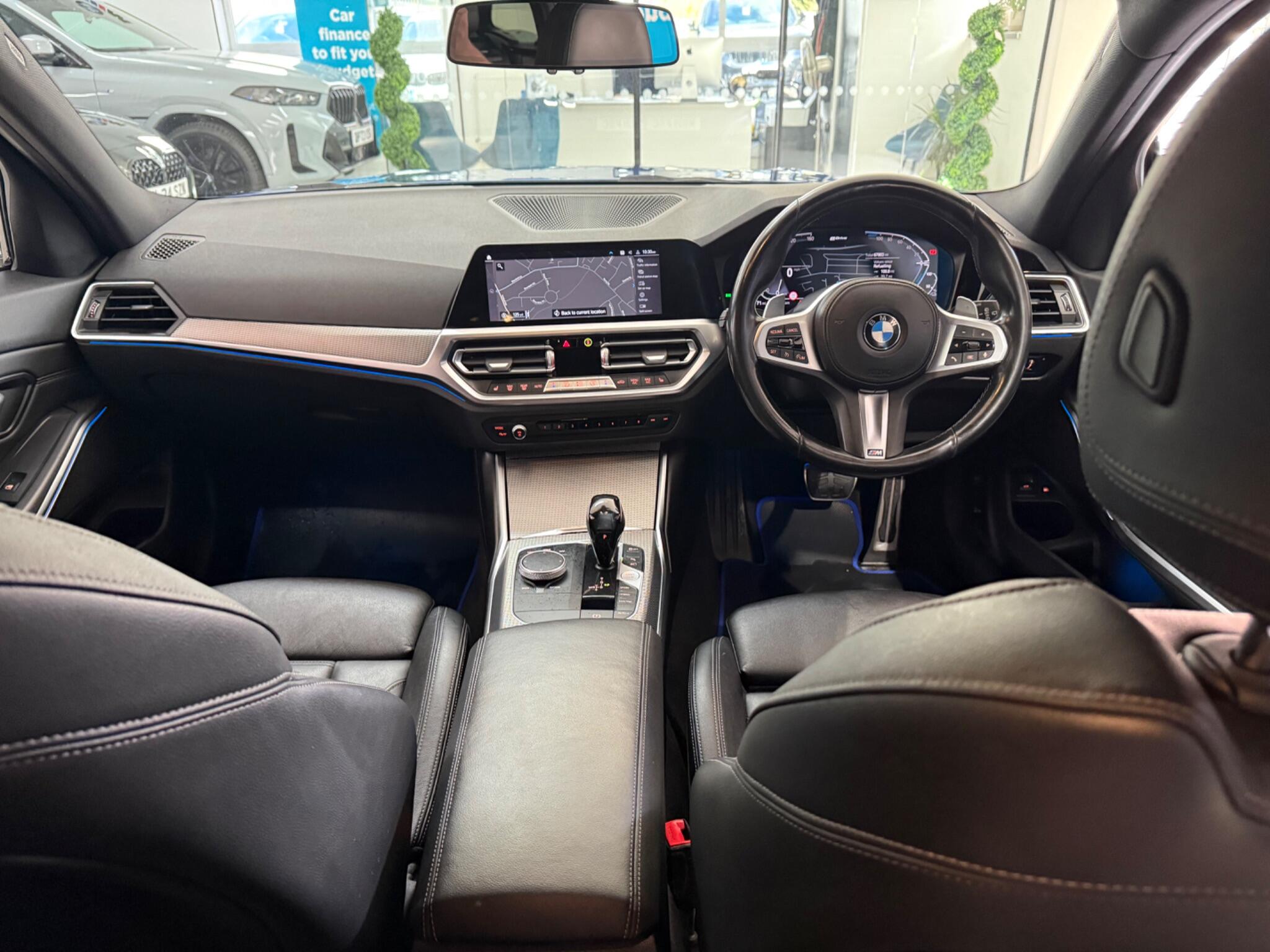 BMW 3 Series view 26