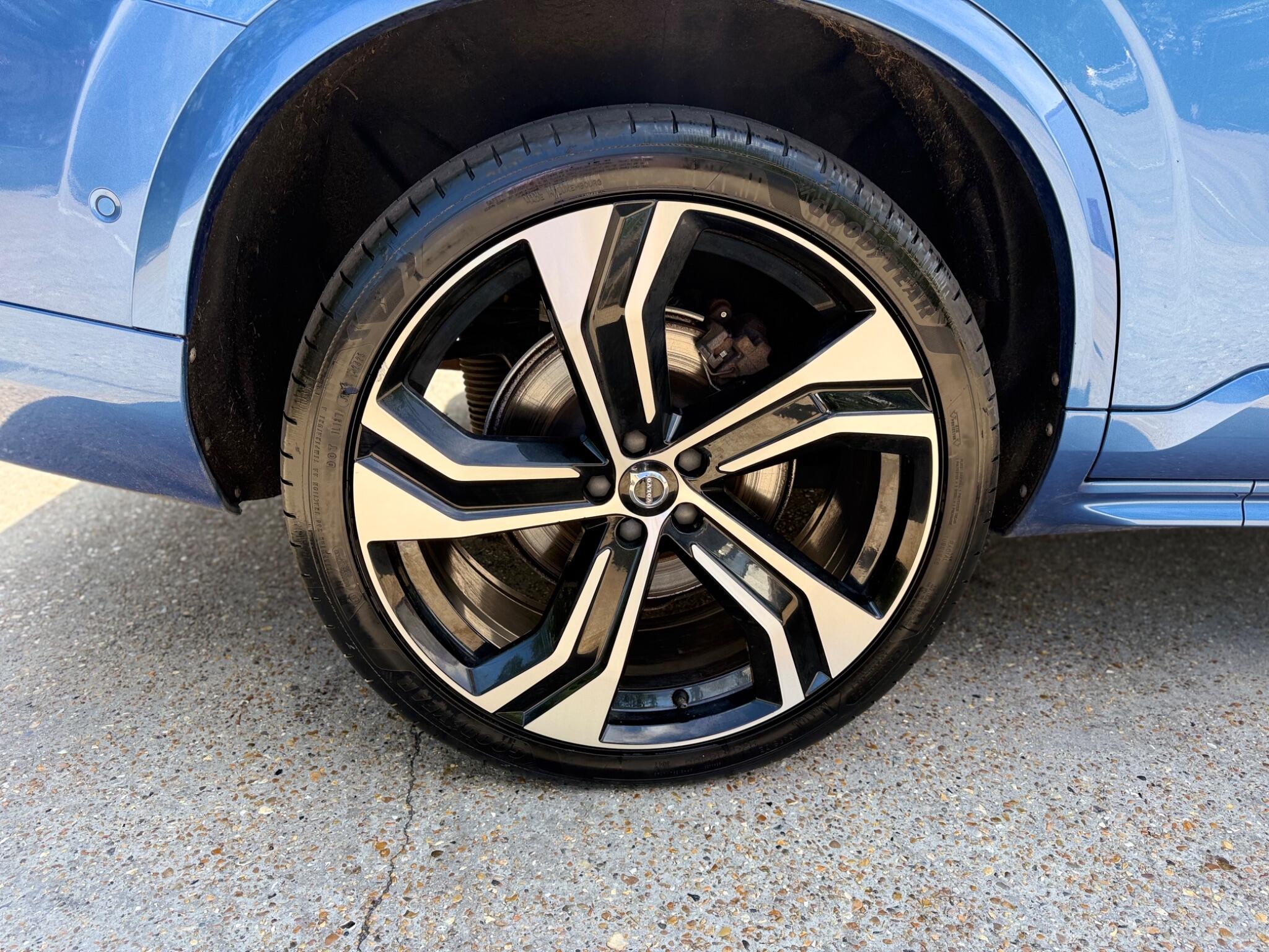 Volvo XC90 view 27
