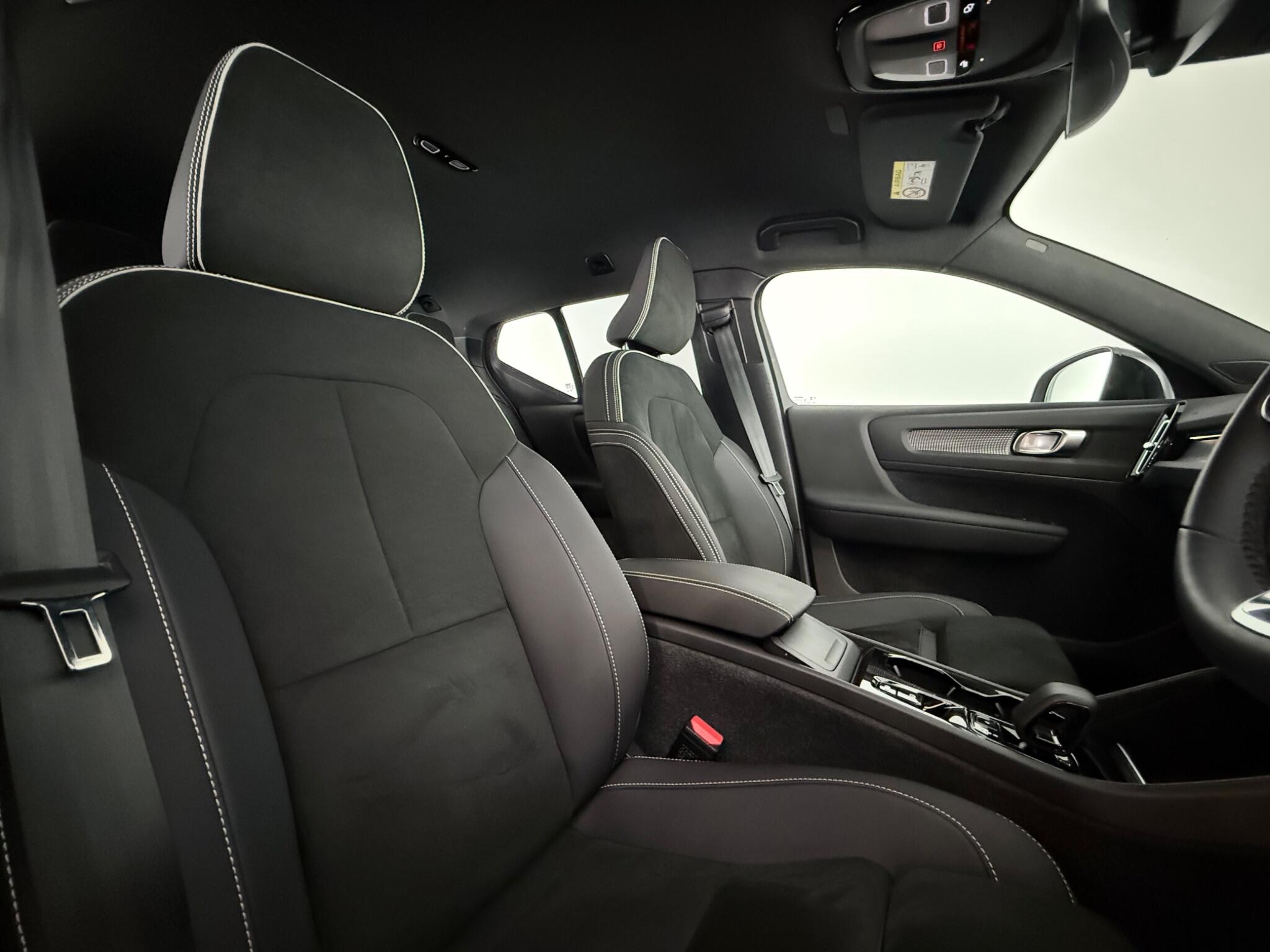 Volvo XC40 view 34