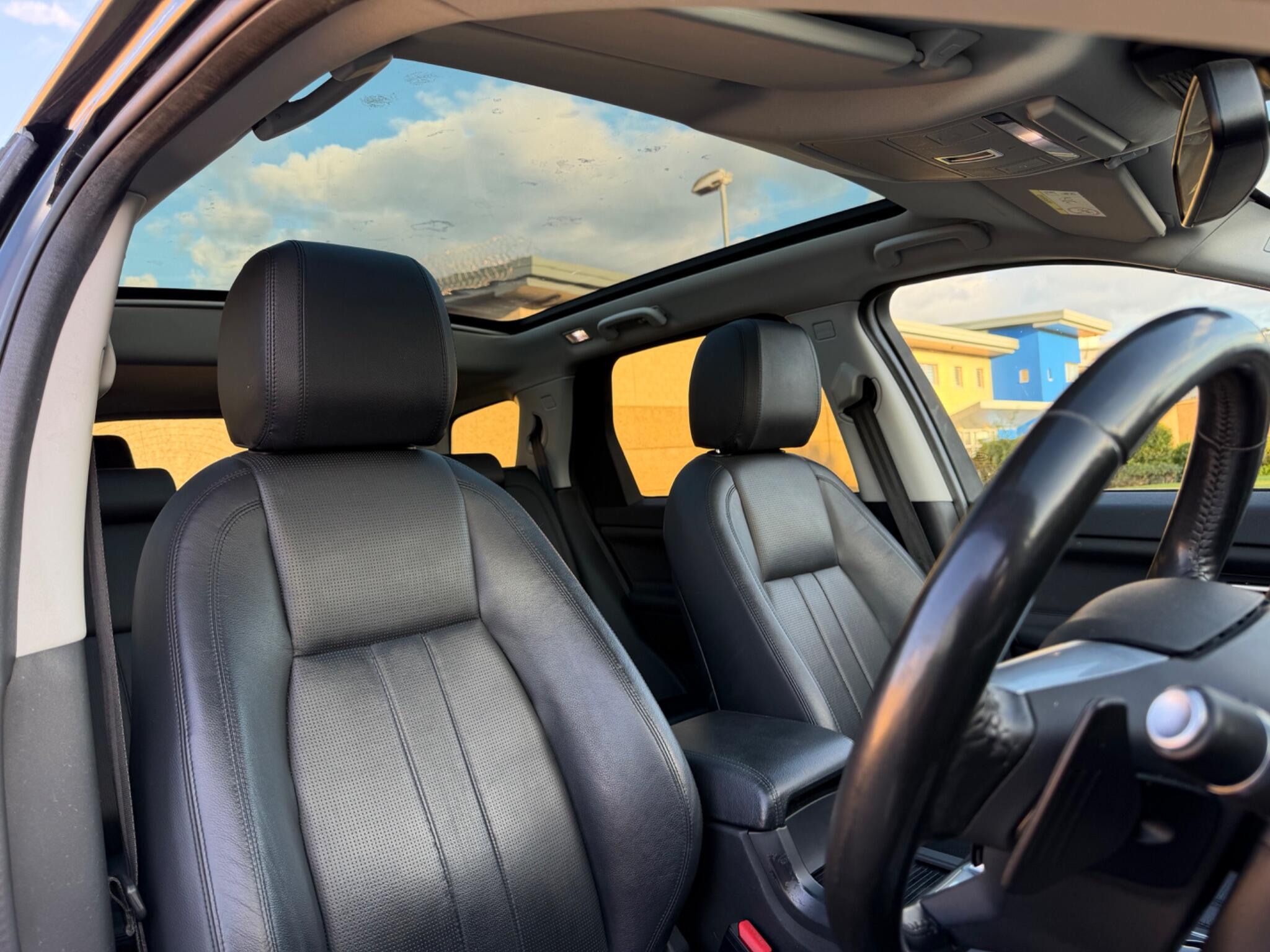 Land Rover Discovery Sport view 3