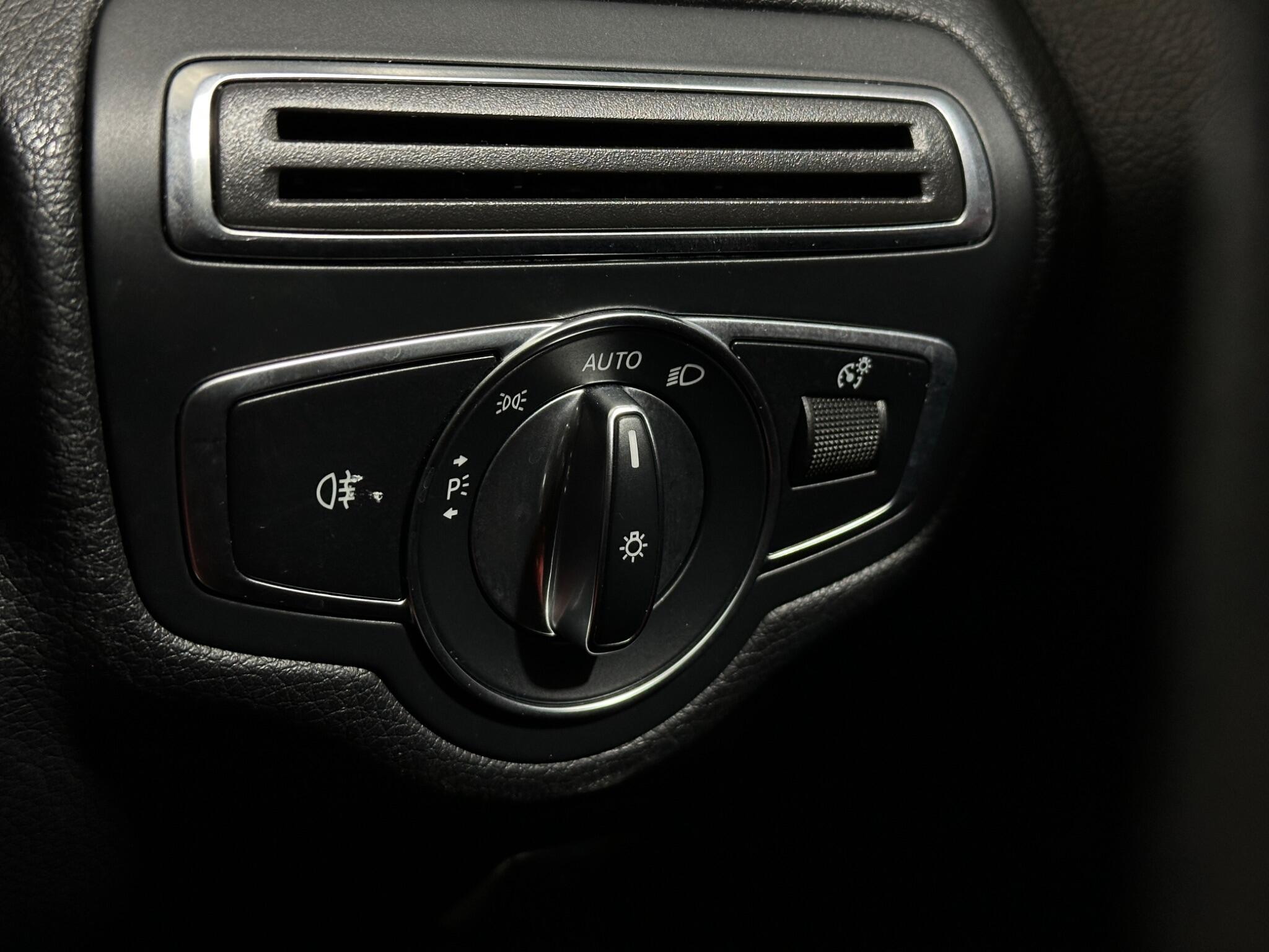 Mercedes-Benz C Class view 18