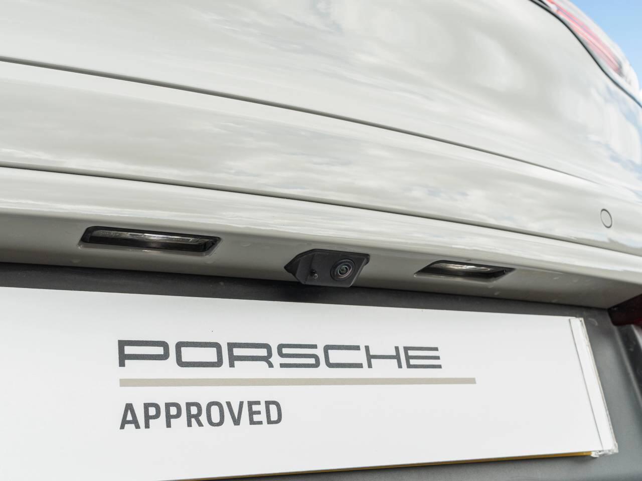 Porsche Macan view 10
