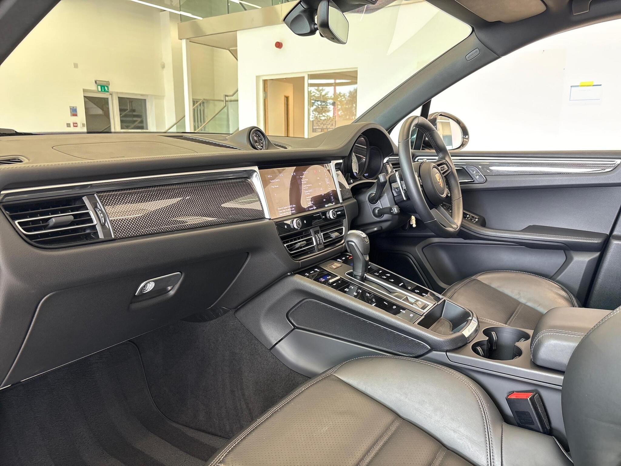 Porsche Macan view 12
