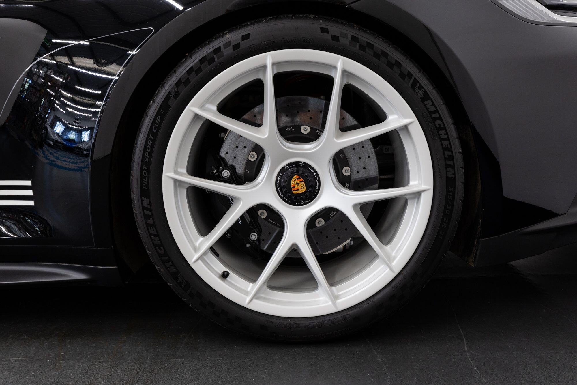 Porsche 911 view 59
