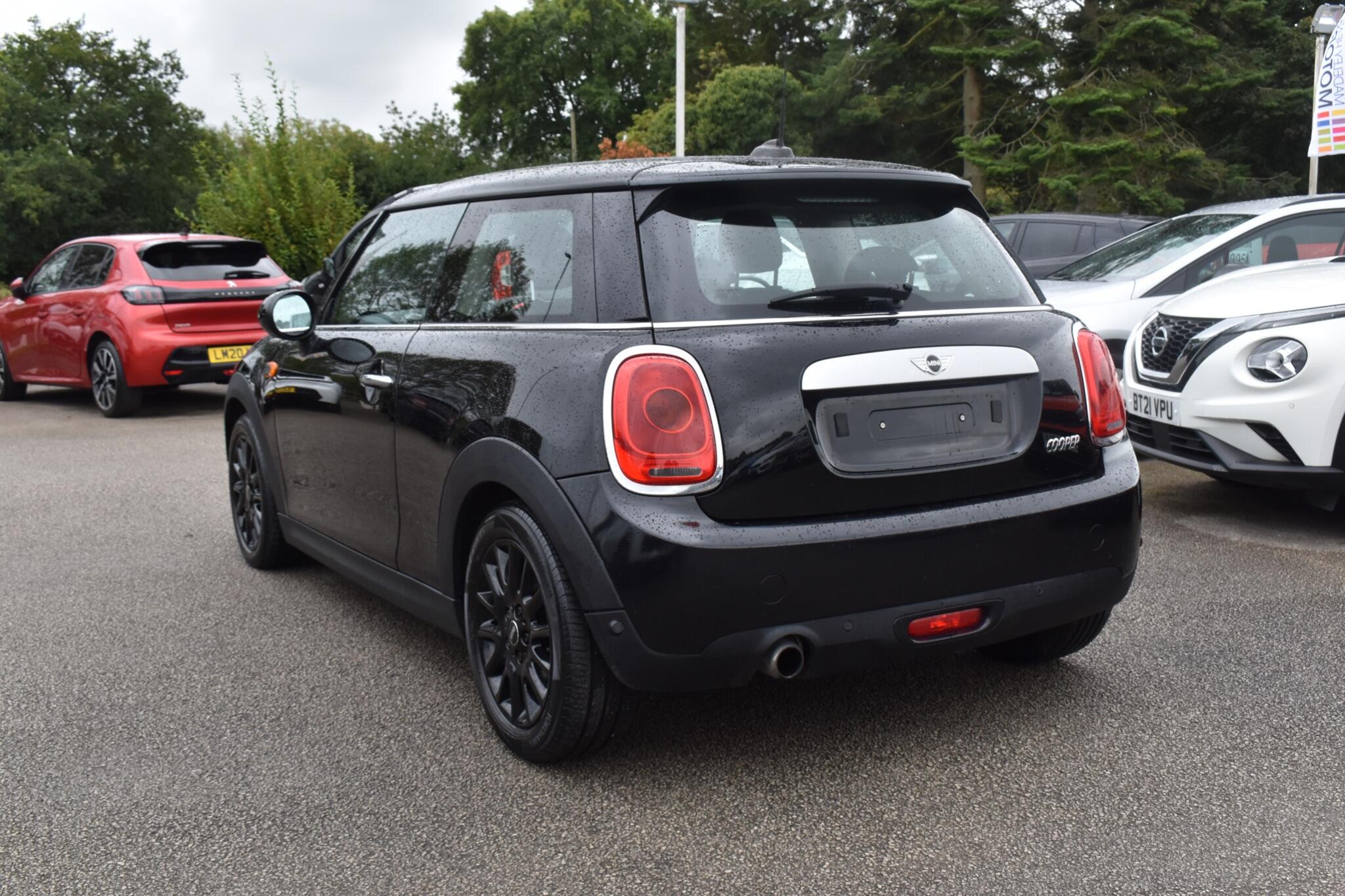 Hatch - 1.5 Cooper Auto Euro 6 (s/s) 3dr - Image 10