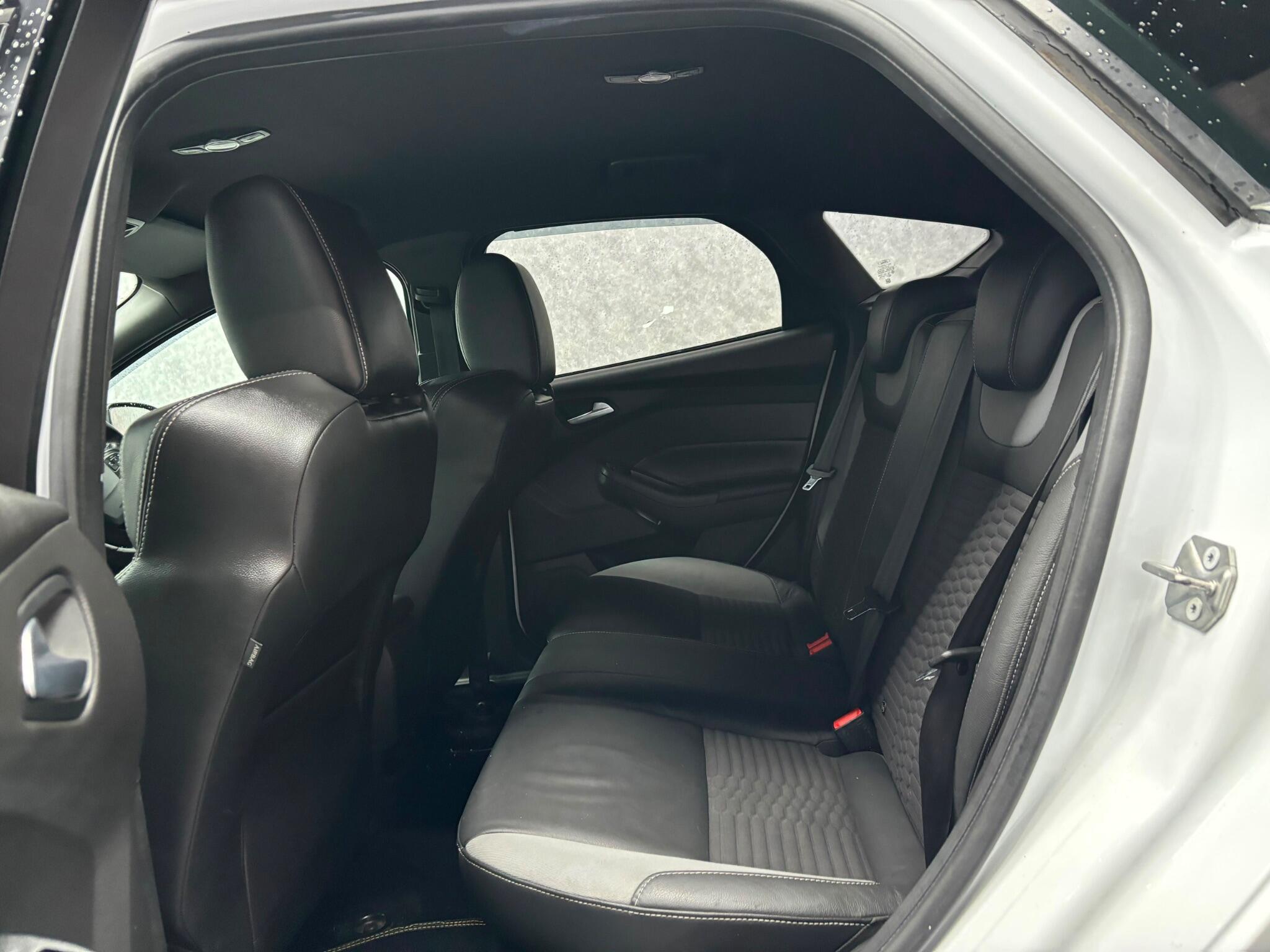 Ford Focus view 8