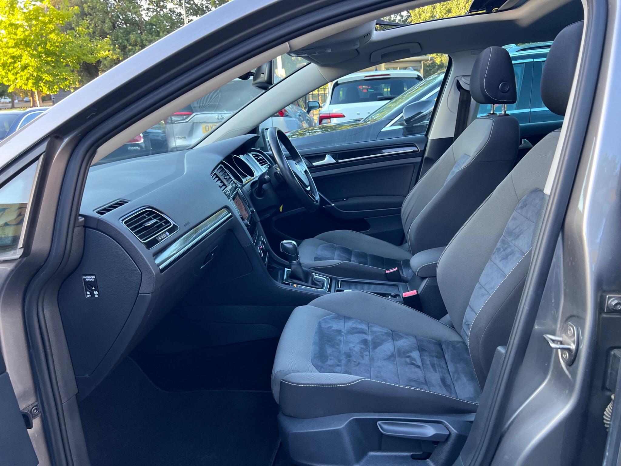 Volkswagen Golf view 32