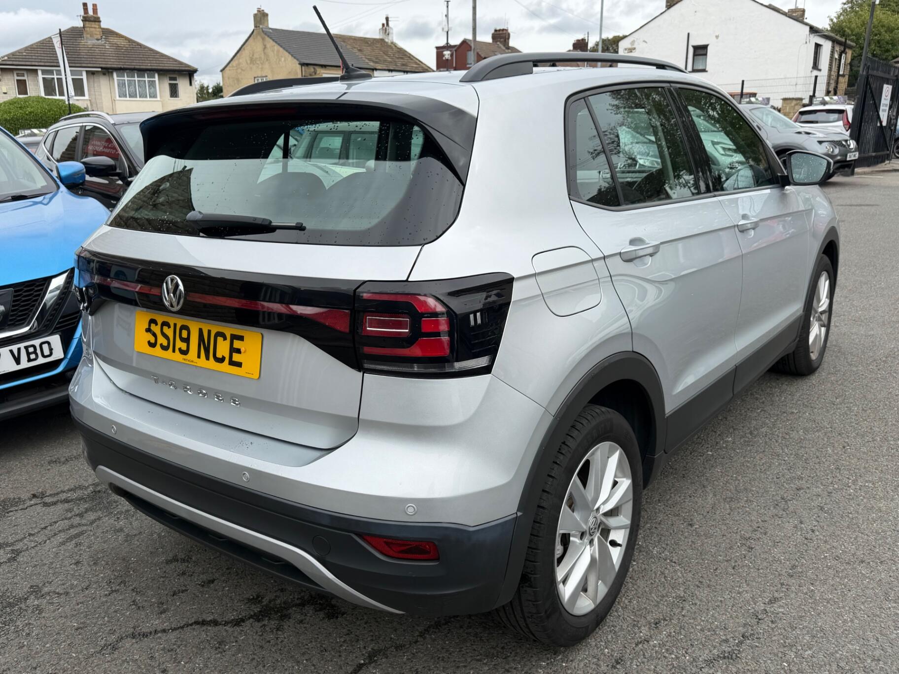 Volkswagen T-Cross view 6