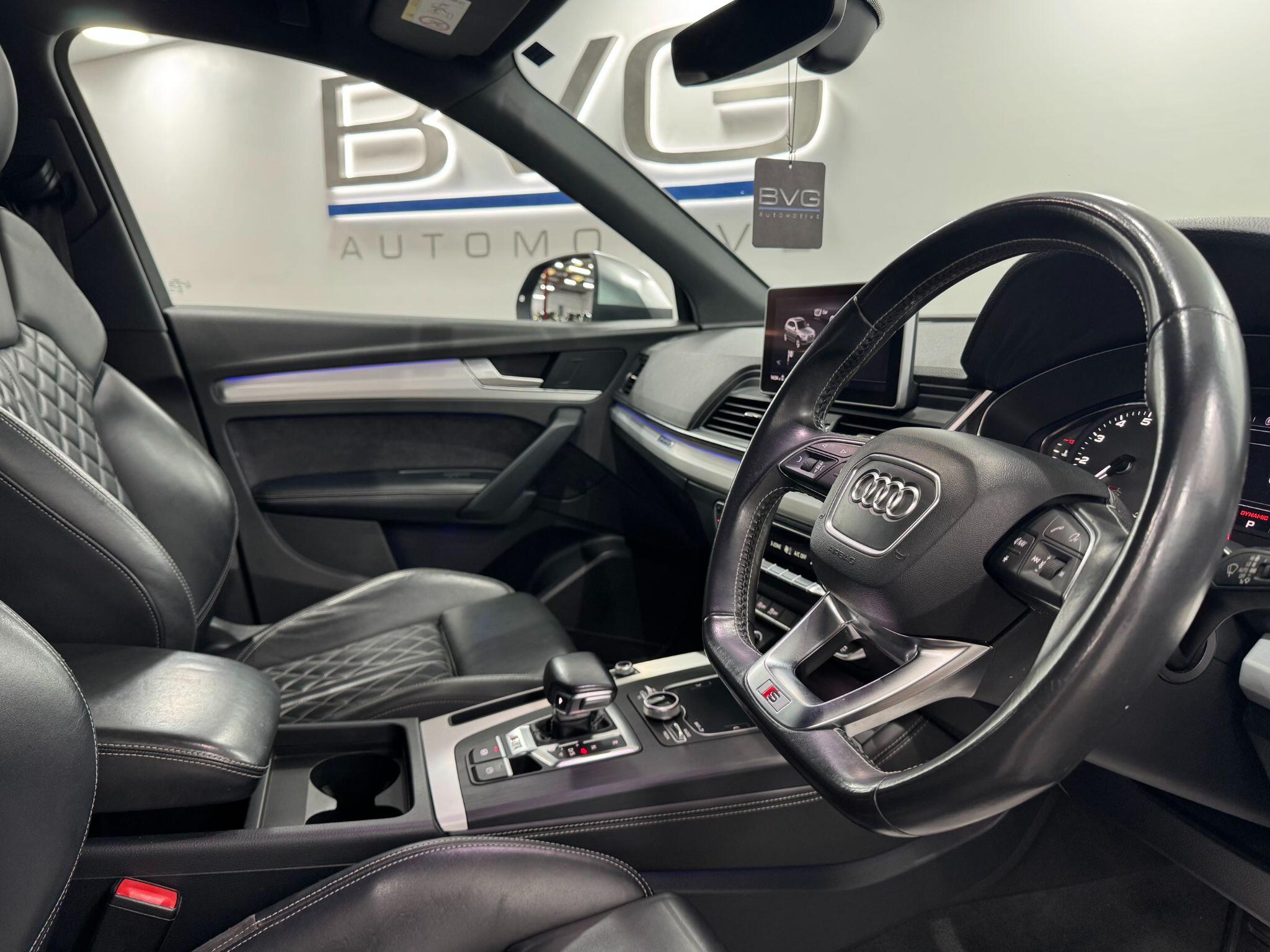 Audi SQ5 view 28