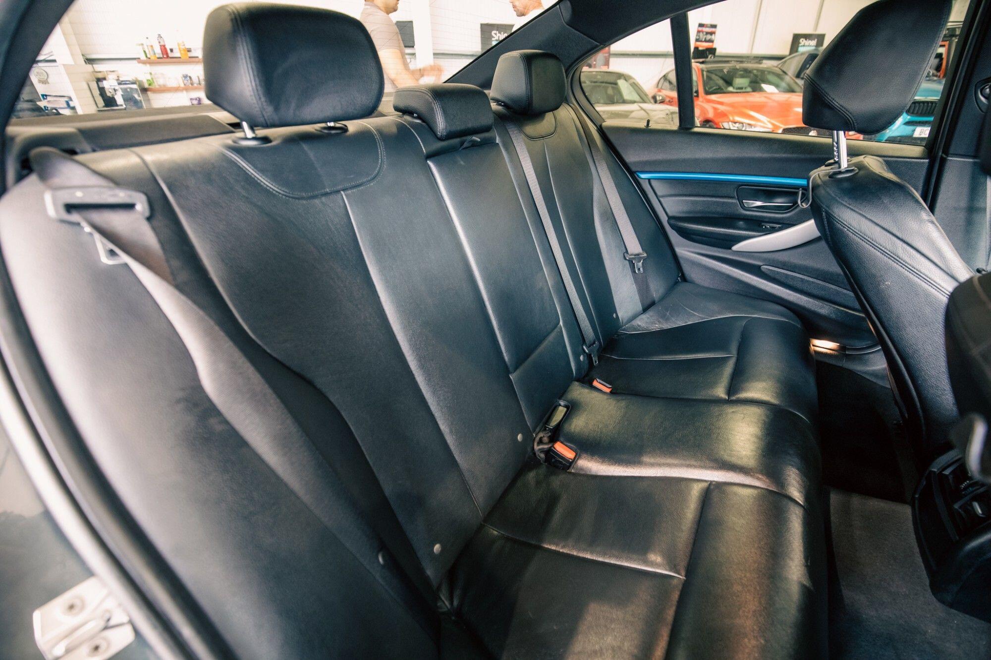 BMW 3 Series view 10