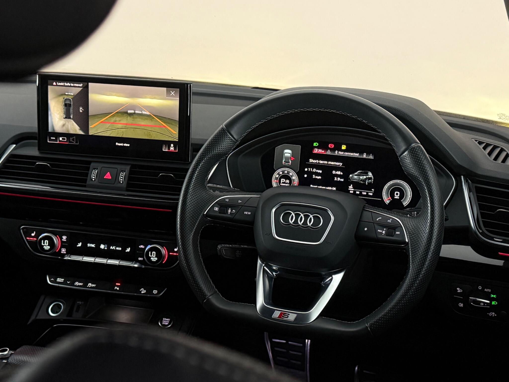 Audi Q5 view 14