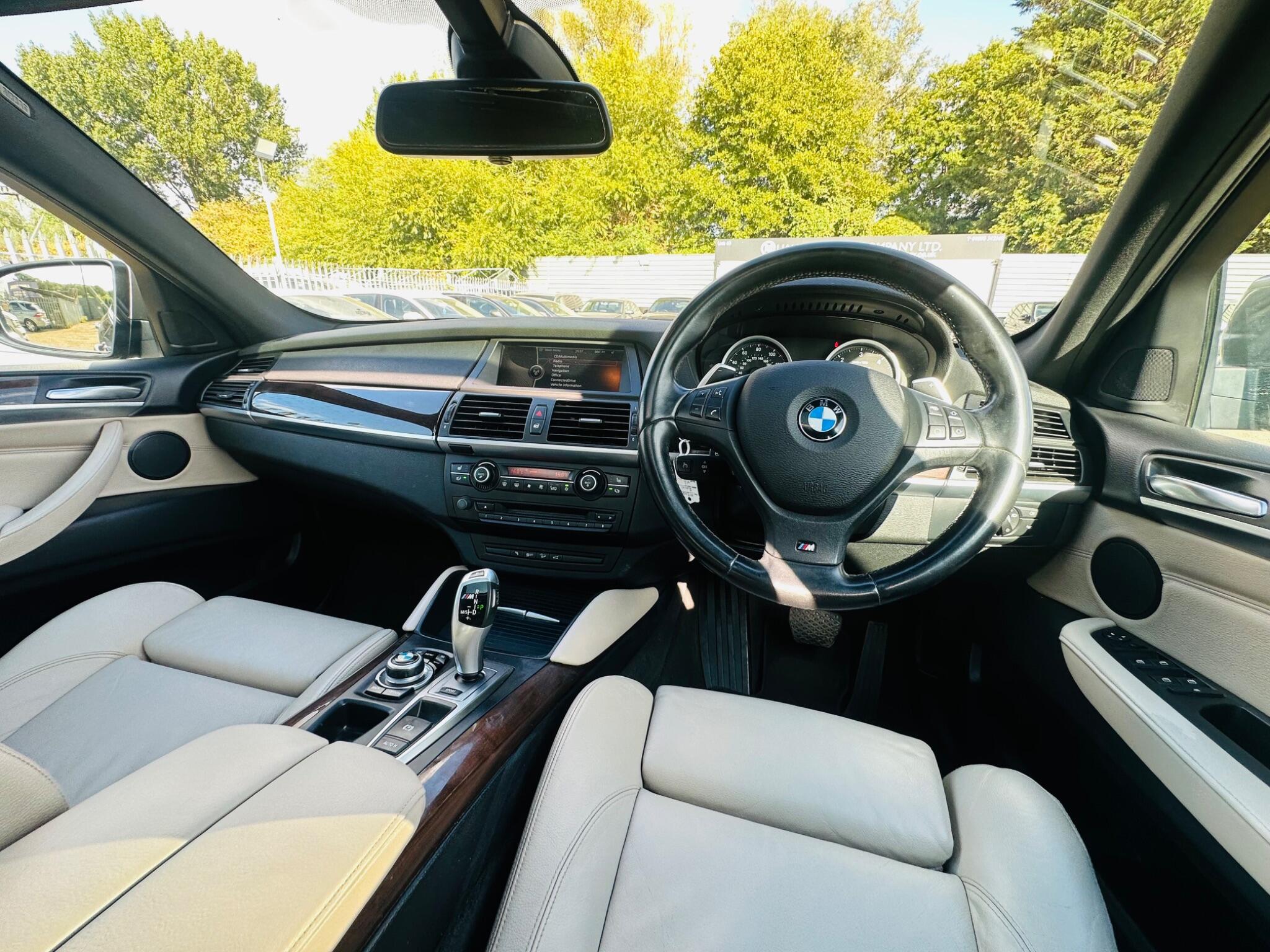 BMW X6 view 3