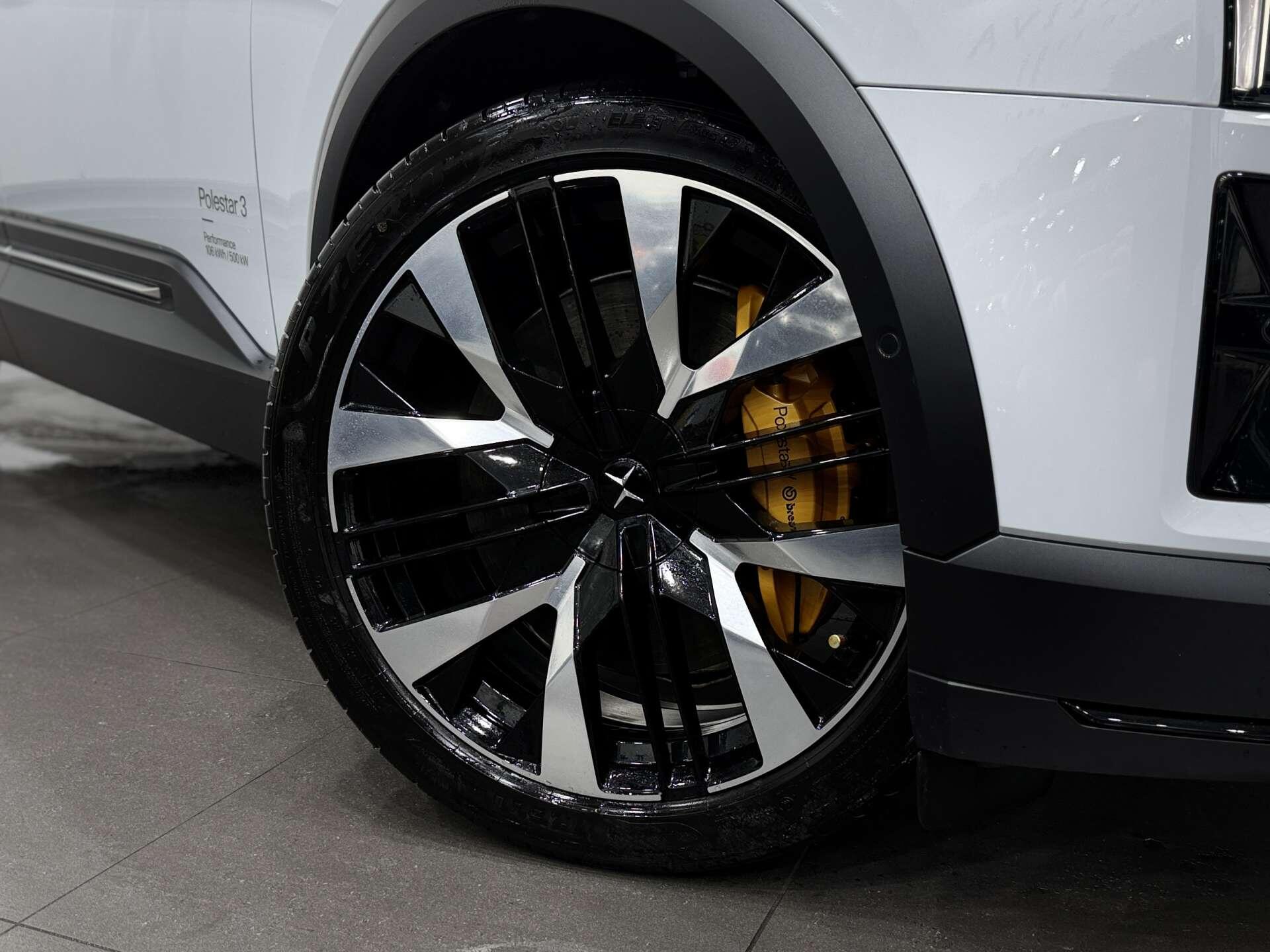 Polestar 3 view 10