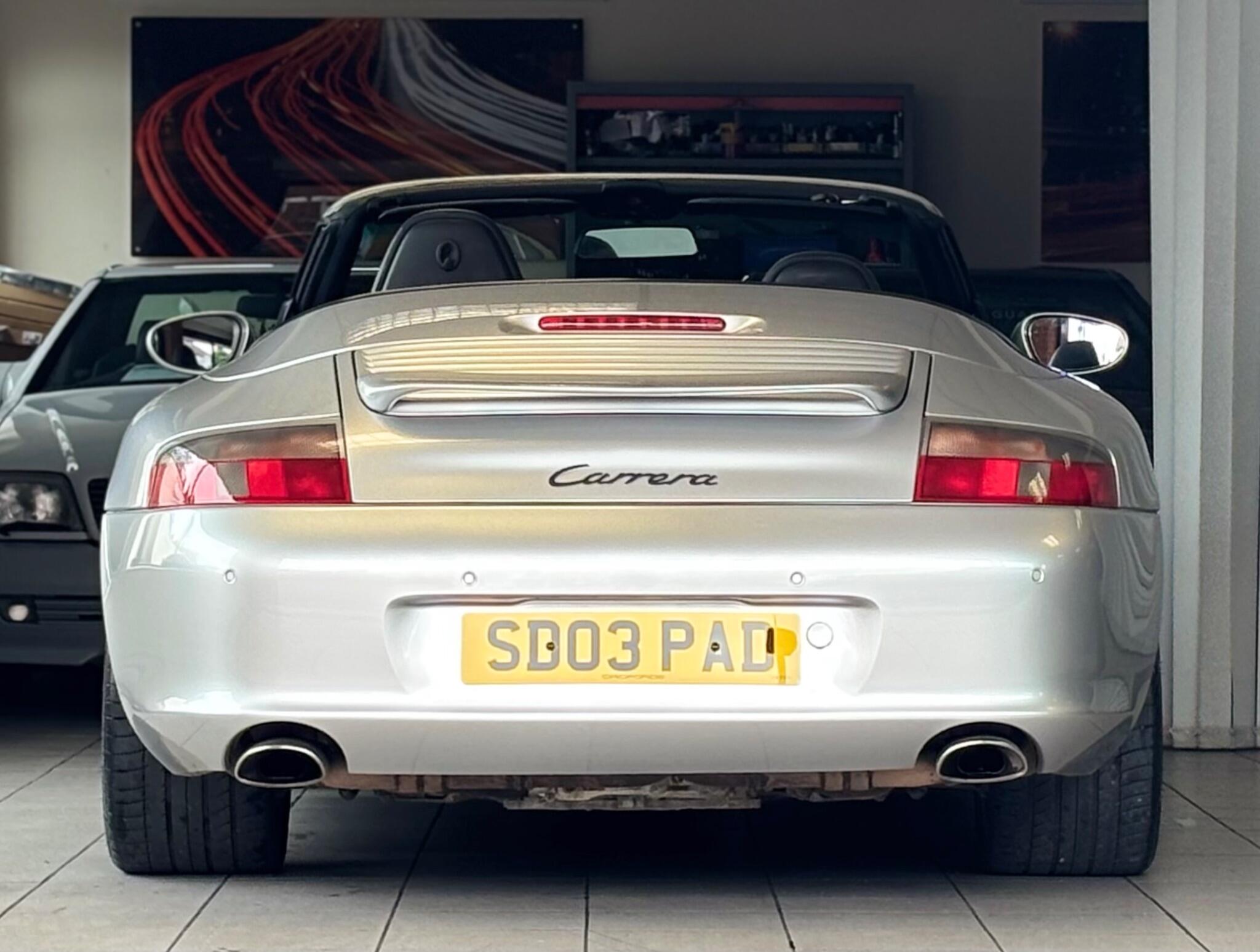 Porsche 911 view 8