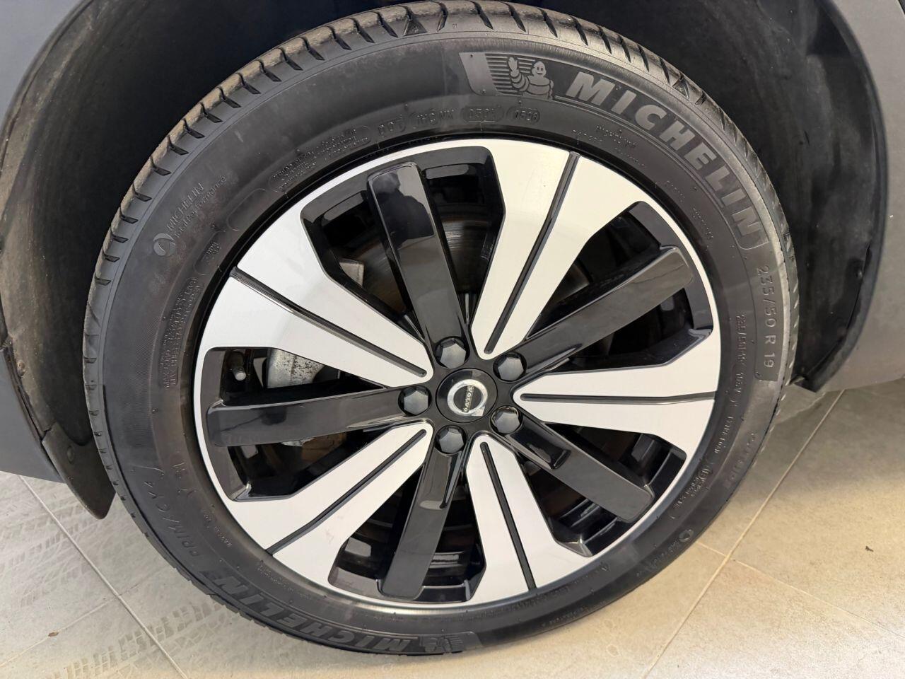 Volvo C40 view 34