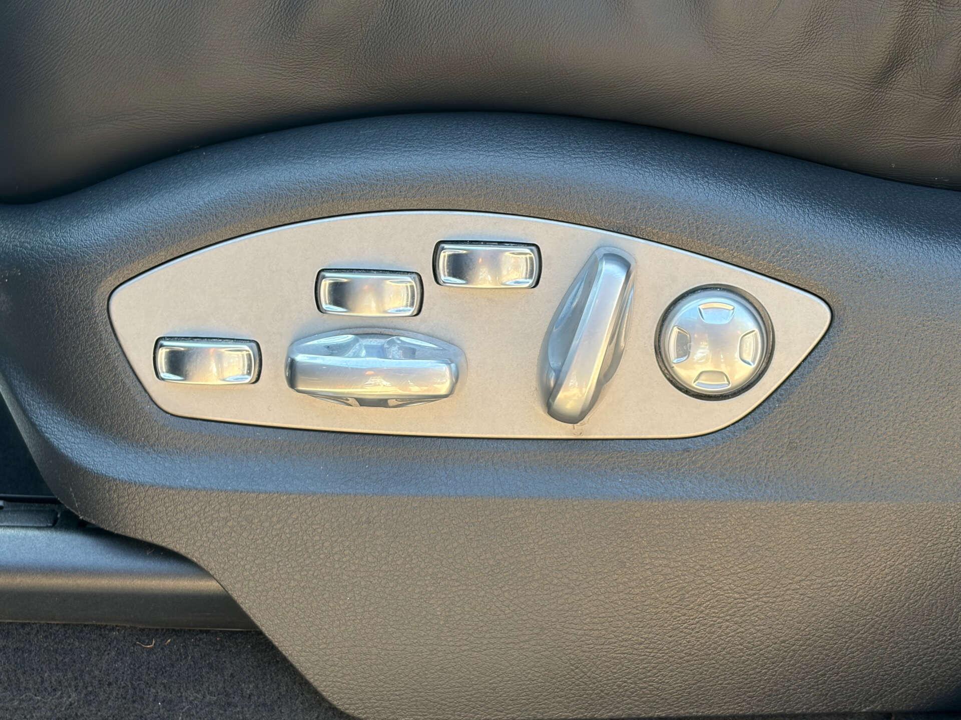 Porsche Cayenne view 31