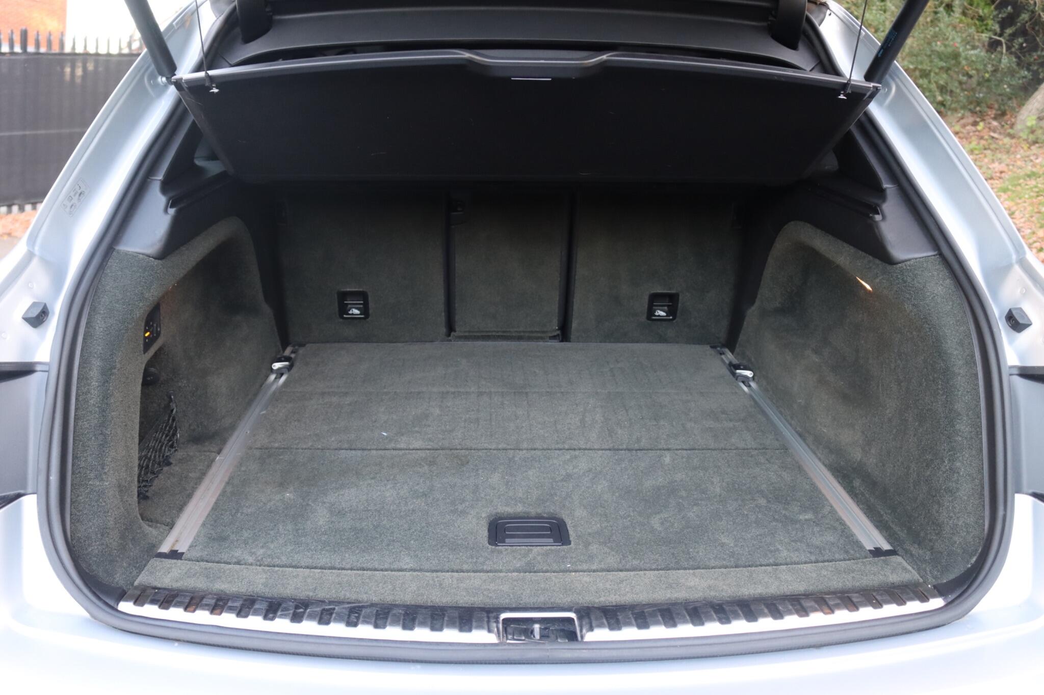 Bentley Bentayga view 32