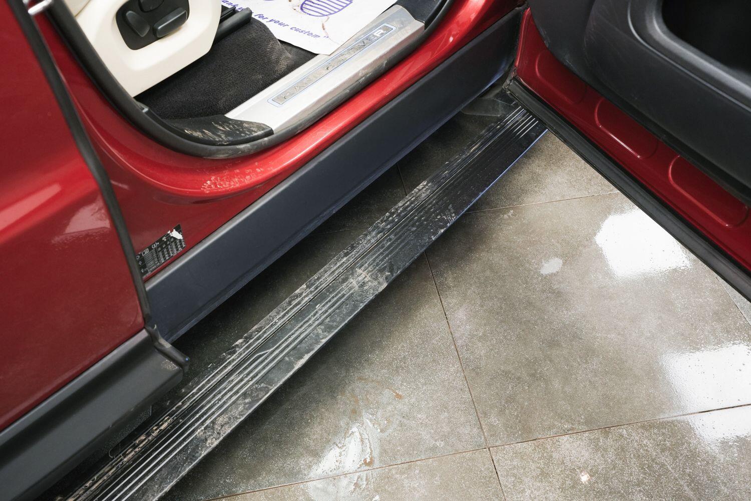 Land Rover Range Rover Sport view 9
