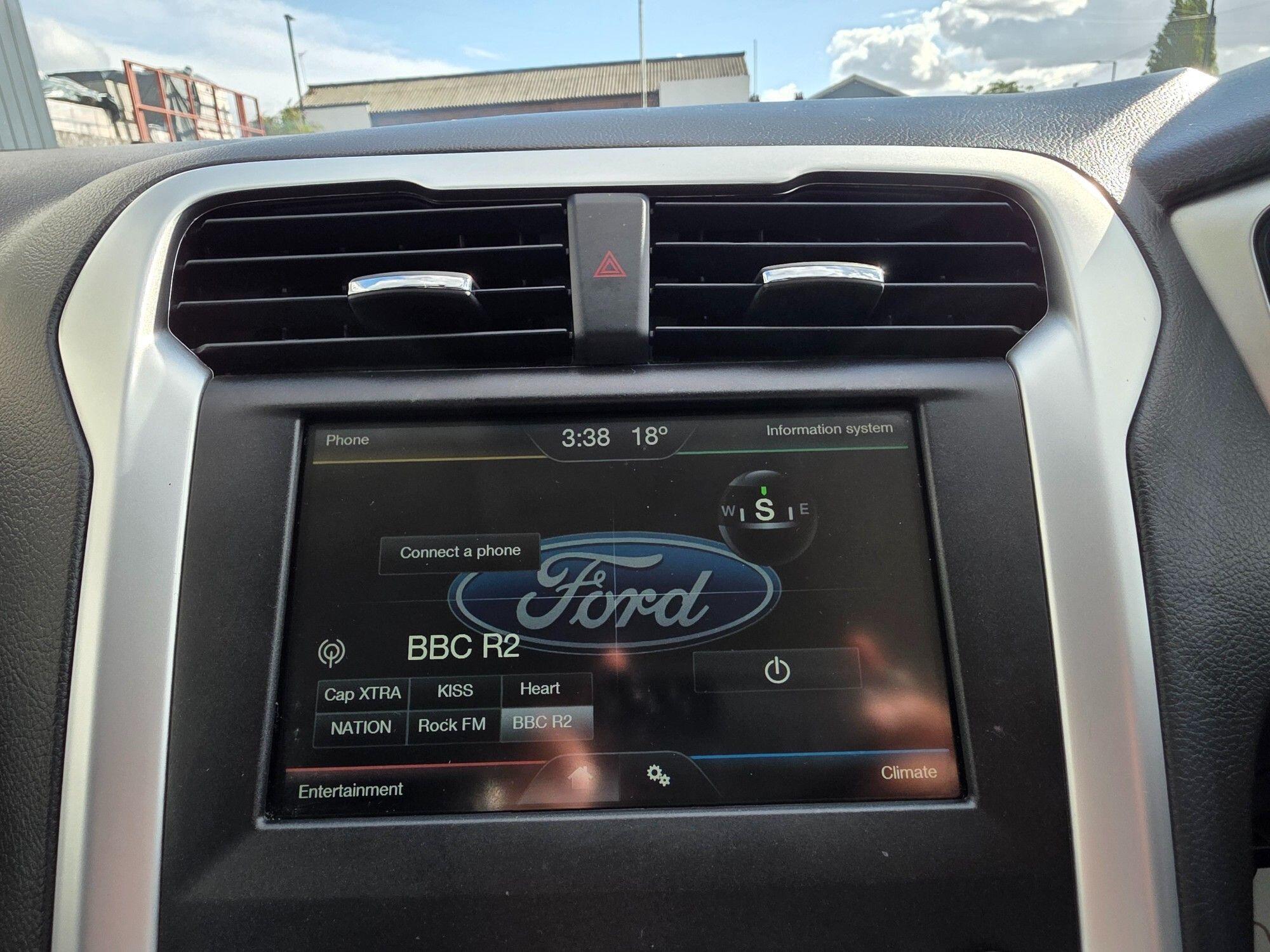 Ford Mondeo view 2