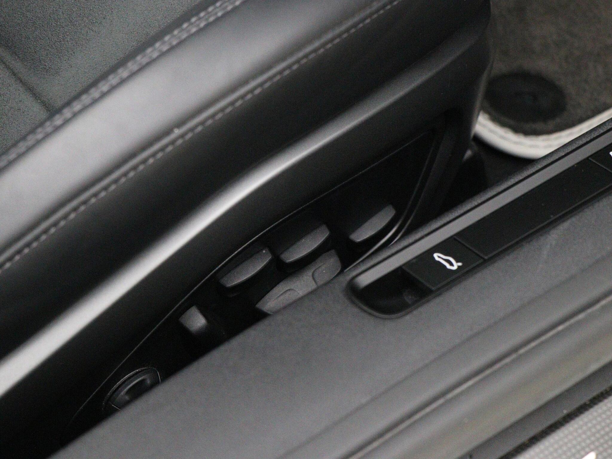 Porsche 911 view 35