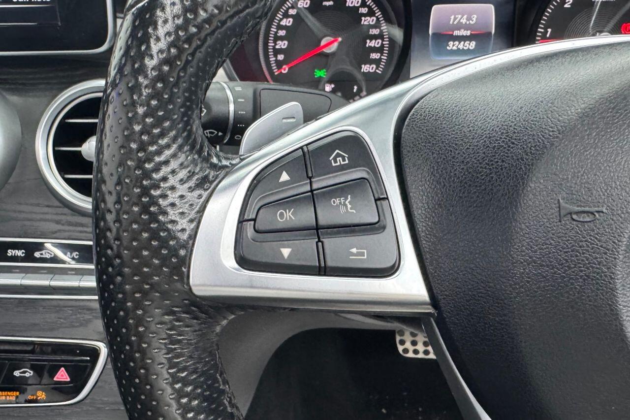 Mercedes-Benz C-Class view 24